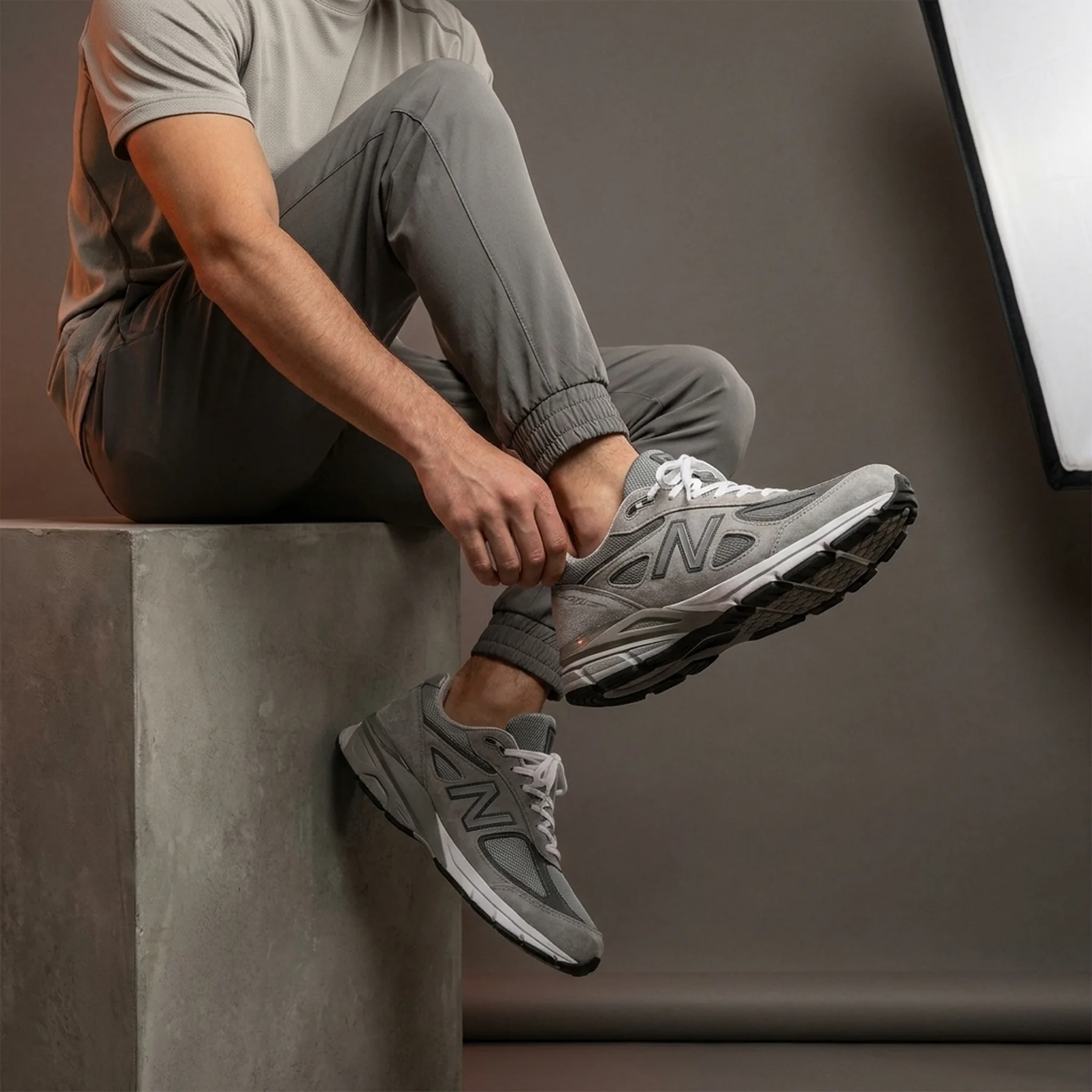 Кросівки чоловічі New Balance 990V4 (U990GR4)