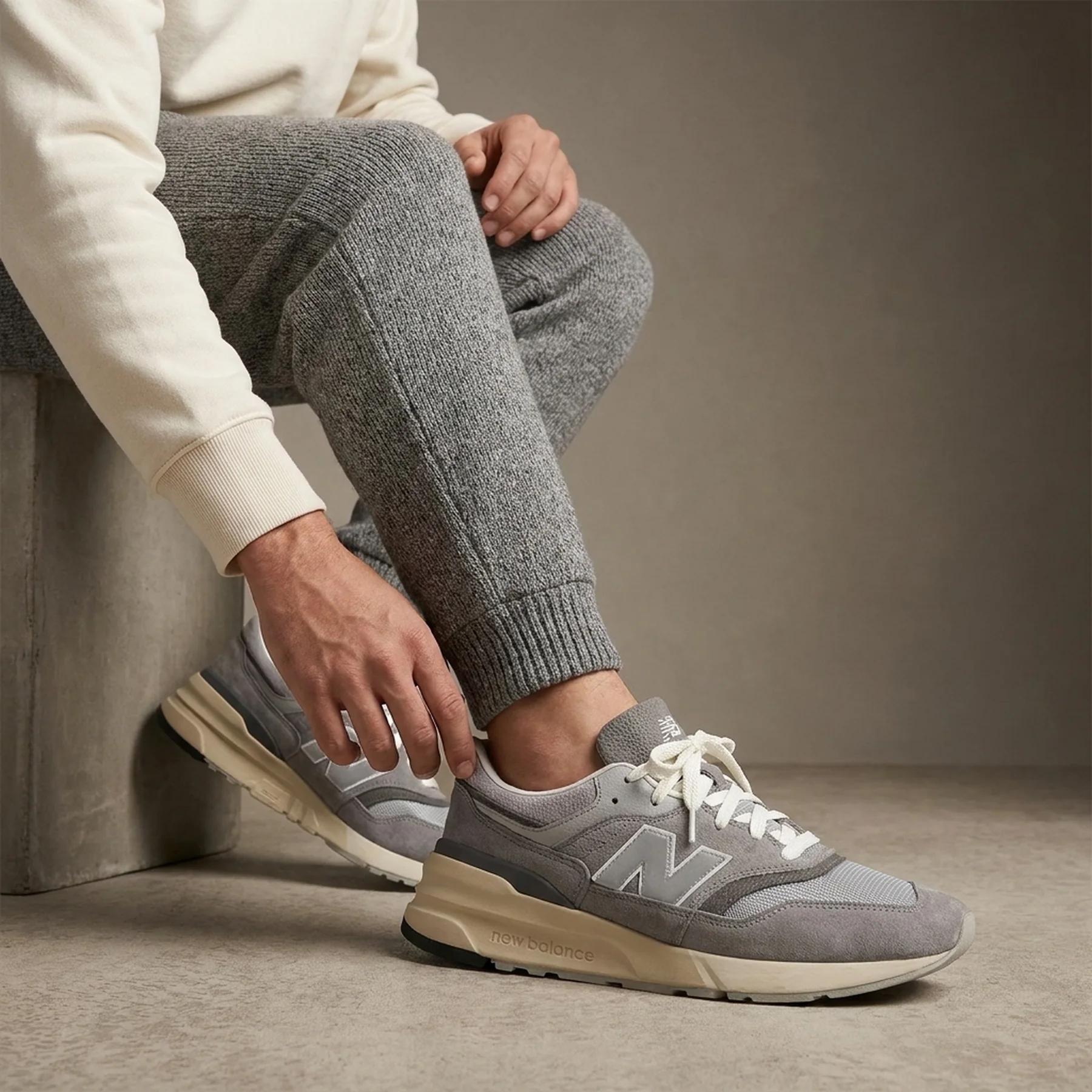 Кросівки чоловічі New Balance 997R Debuts Overseas In “Shadow Grey” (U997RHA)