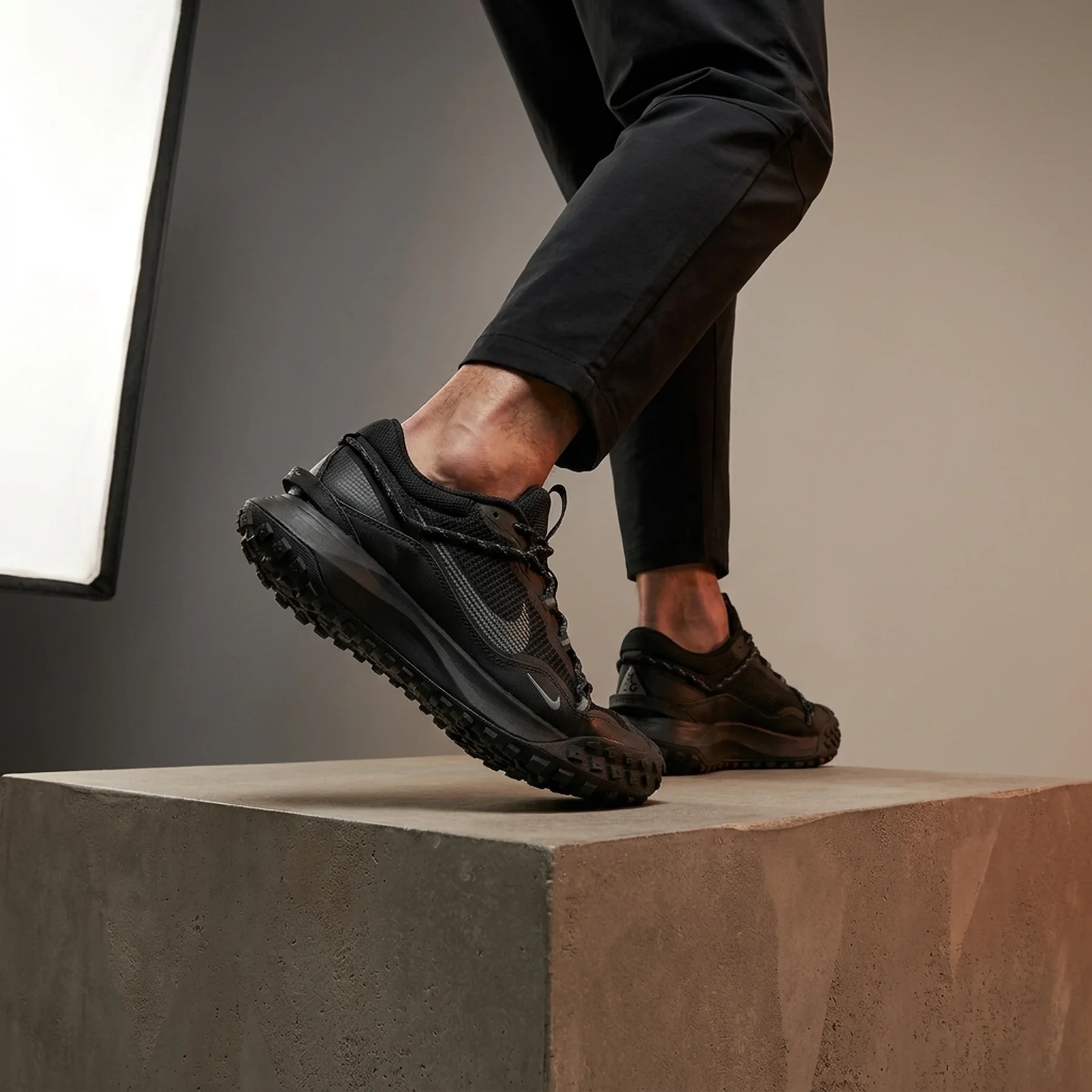 Кросівки чоловічі Nike Acg Mountain Fly 2 Low (DV7903-002)
