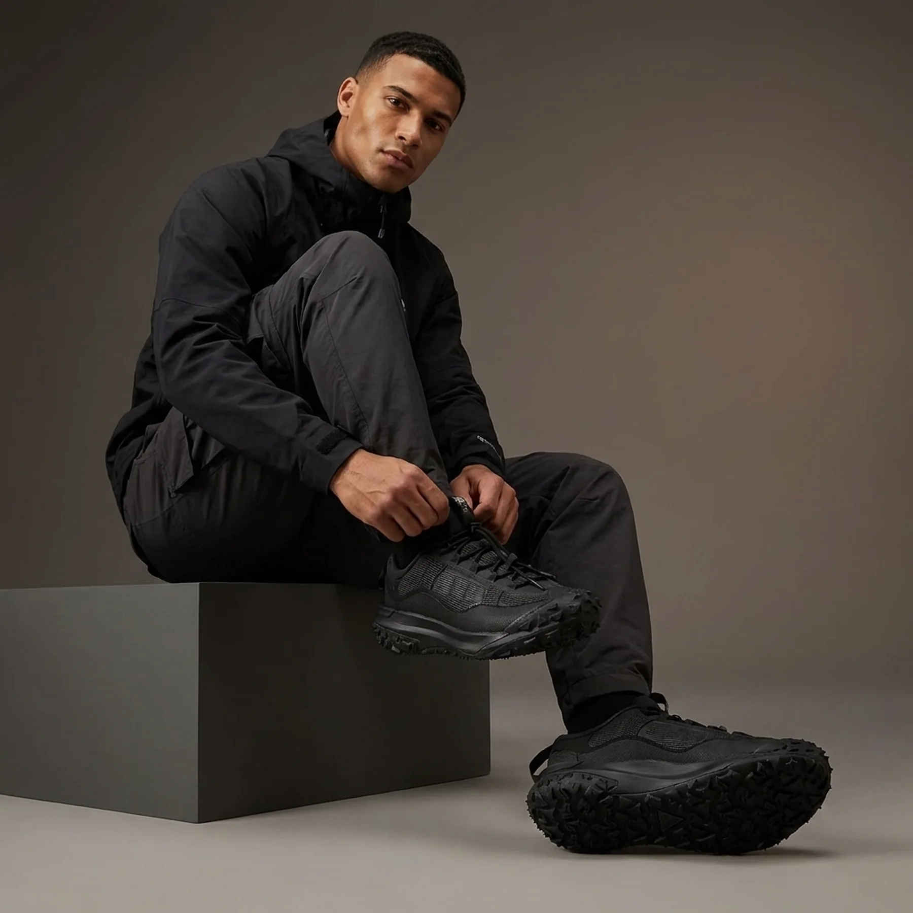 Кросівки чоловічі Nike Acg Mountain Fly 2 Low Gore-Tex (HF6245-001)