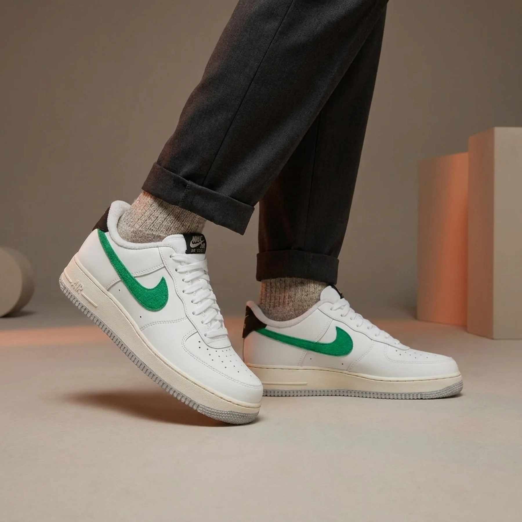 Кросівки чоловічі Nike Air Force 1 07 (DR8593-100)