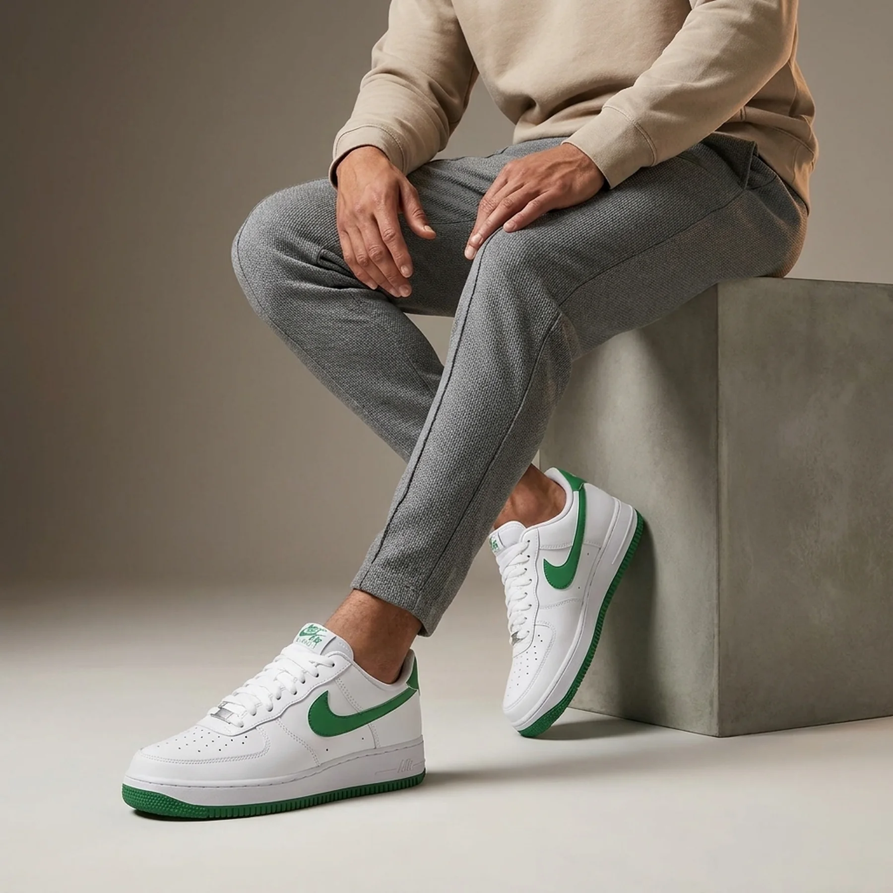 Кросівки чоловічі Nike Air Force 1 07 (FJ4146-102)