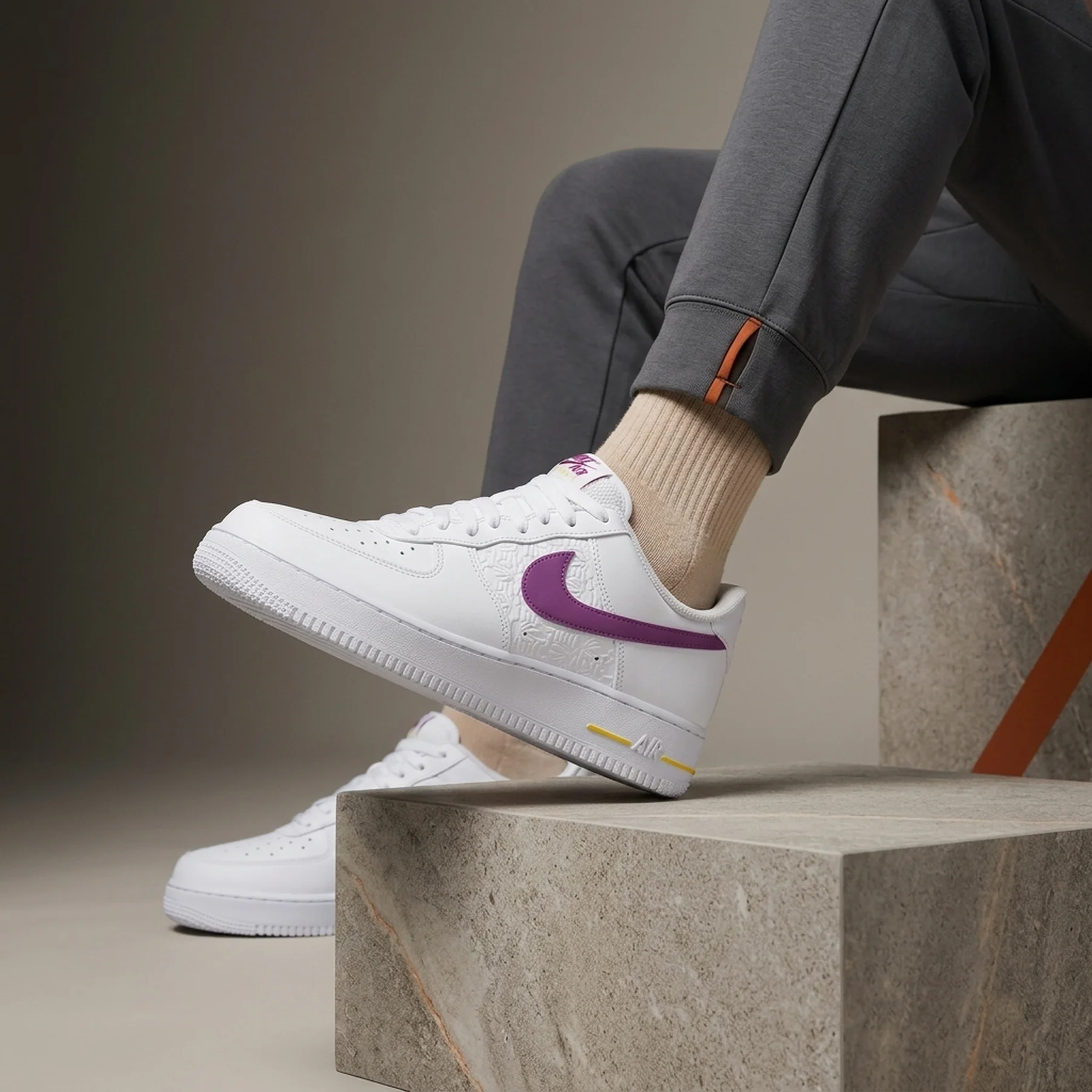 Кросівки чоловічі Nike Air Force 1 07 (FJ4209-100)