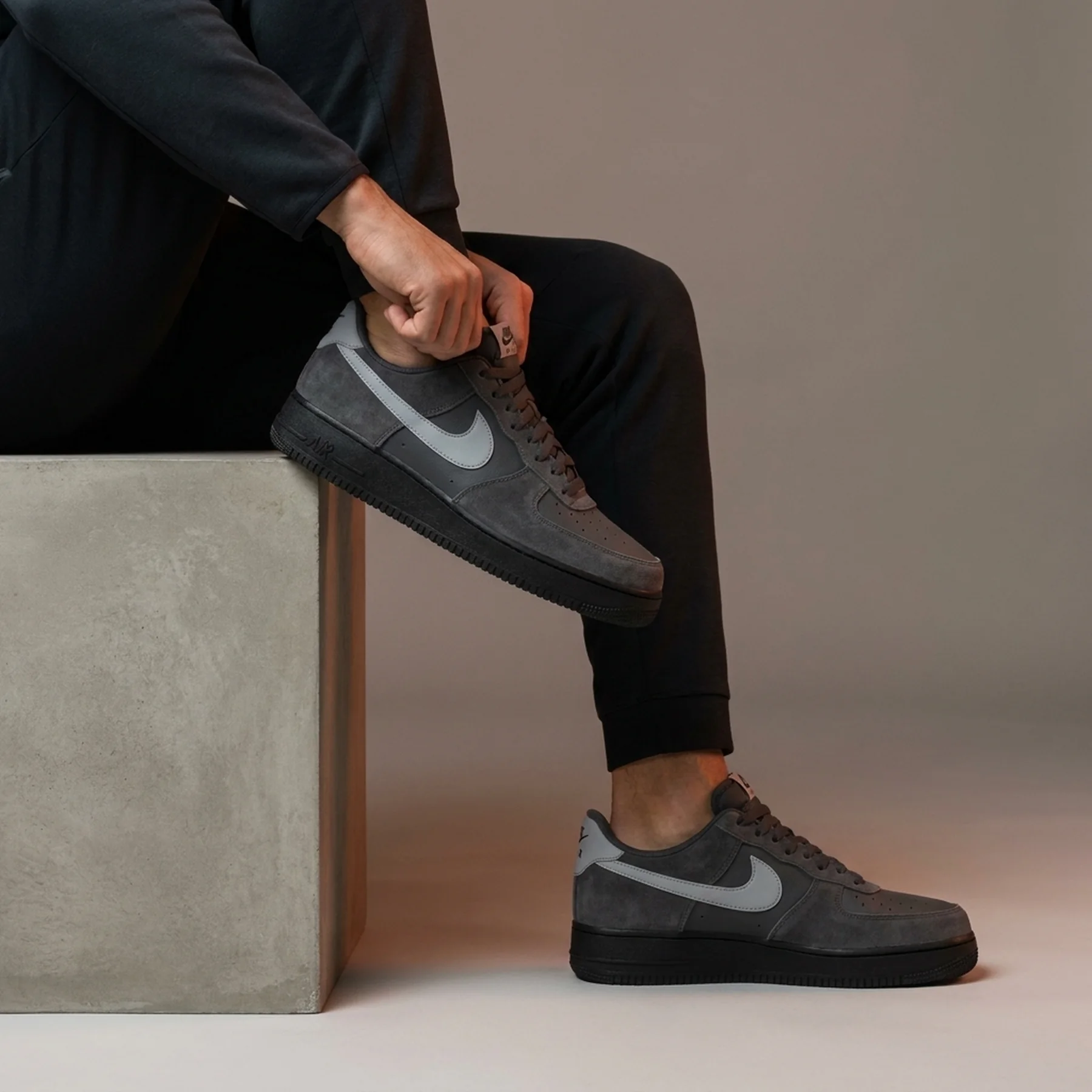 Кросівки чоловічі Nike Air Force 1 07 Low (CW7584-001)