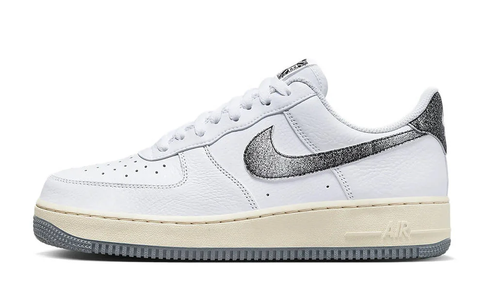 Кросівки чоловічі Nike Air Force 1 07 Lx (DV7183-100)