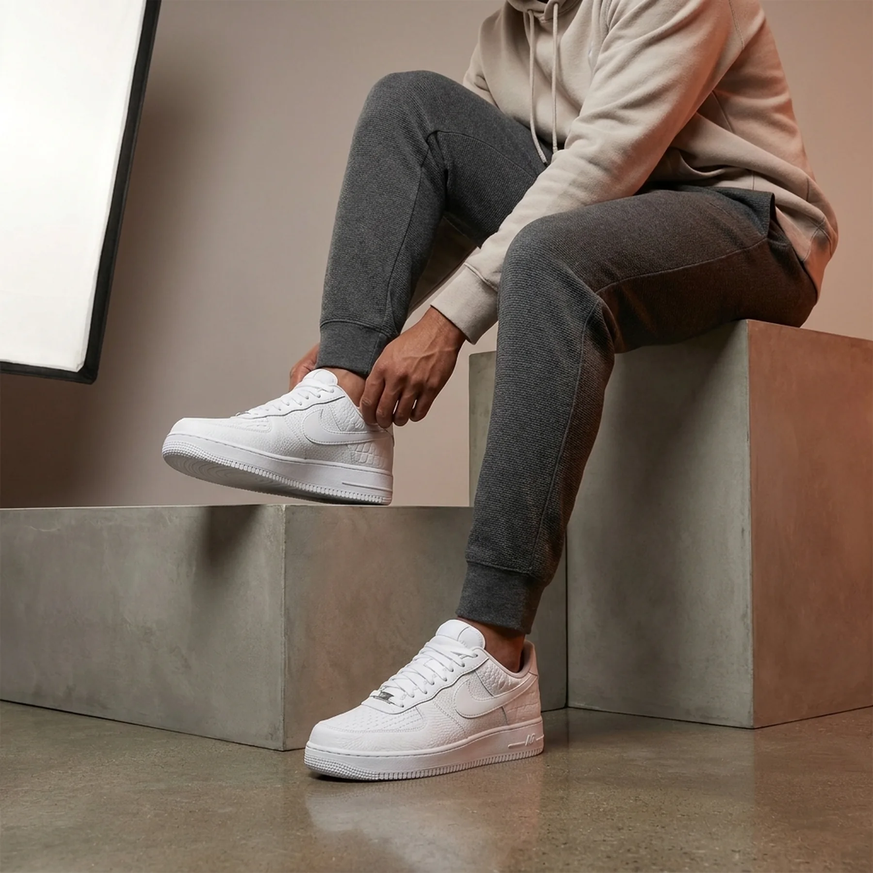 Кросівки чоловічі Nike Air Force 1 '07 Lx (HF2893-100)