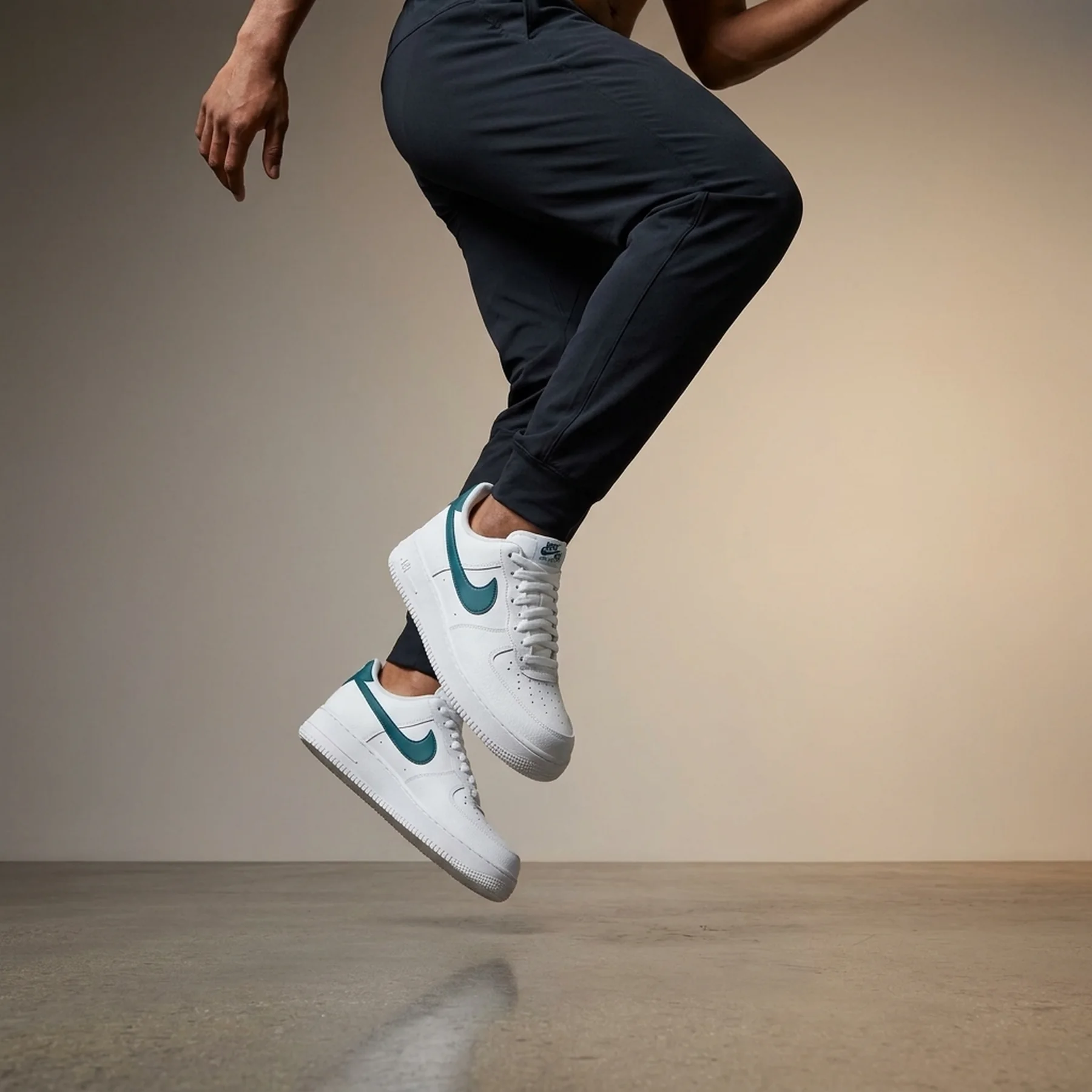 Кросівки чоловічі Nike Air Force 1 07 White (FJ4146-114)