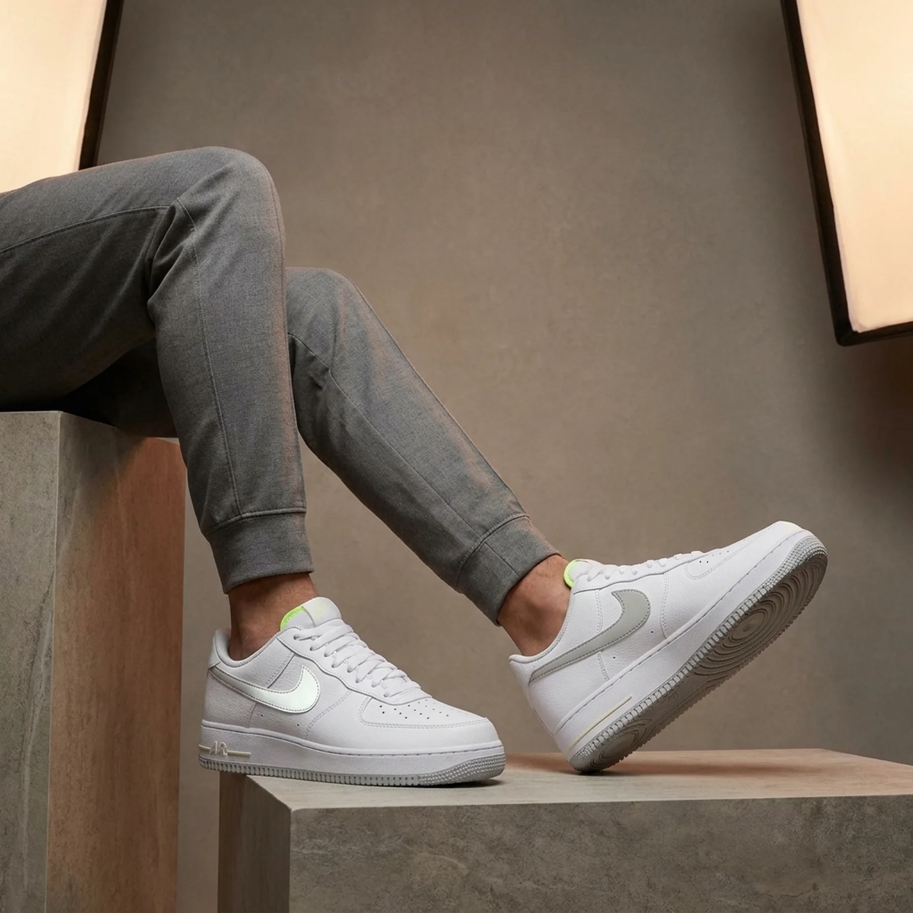Кросівки чоловічі Nike Air Force 1 (FJ4825-100)