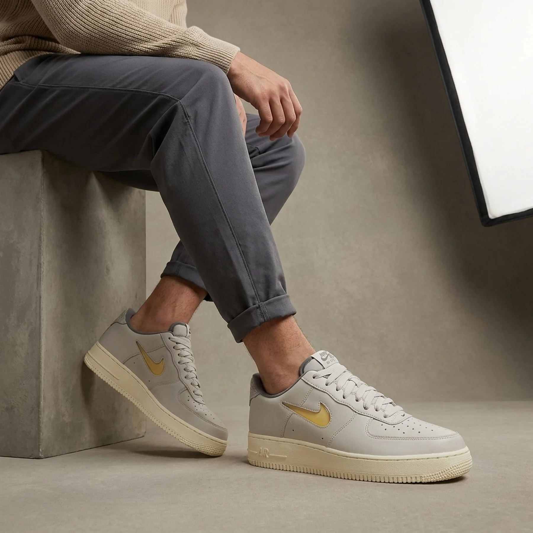 Кросівки чоловічі Nike Air Force 1 Low Jewel "Light Bone / Pale Vanilla” (DC8894-001)