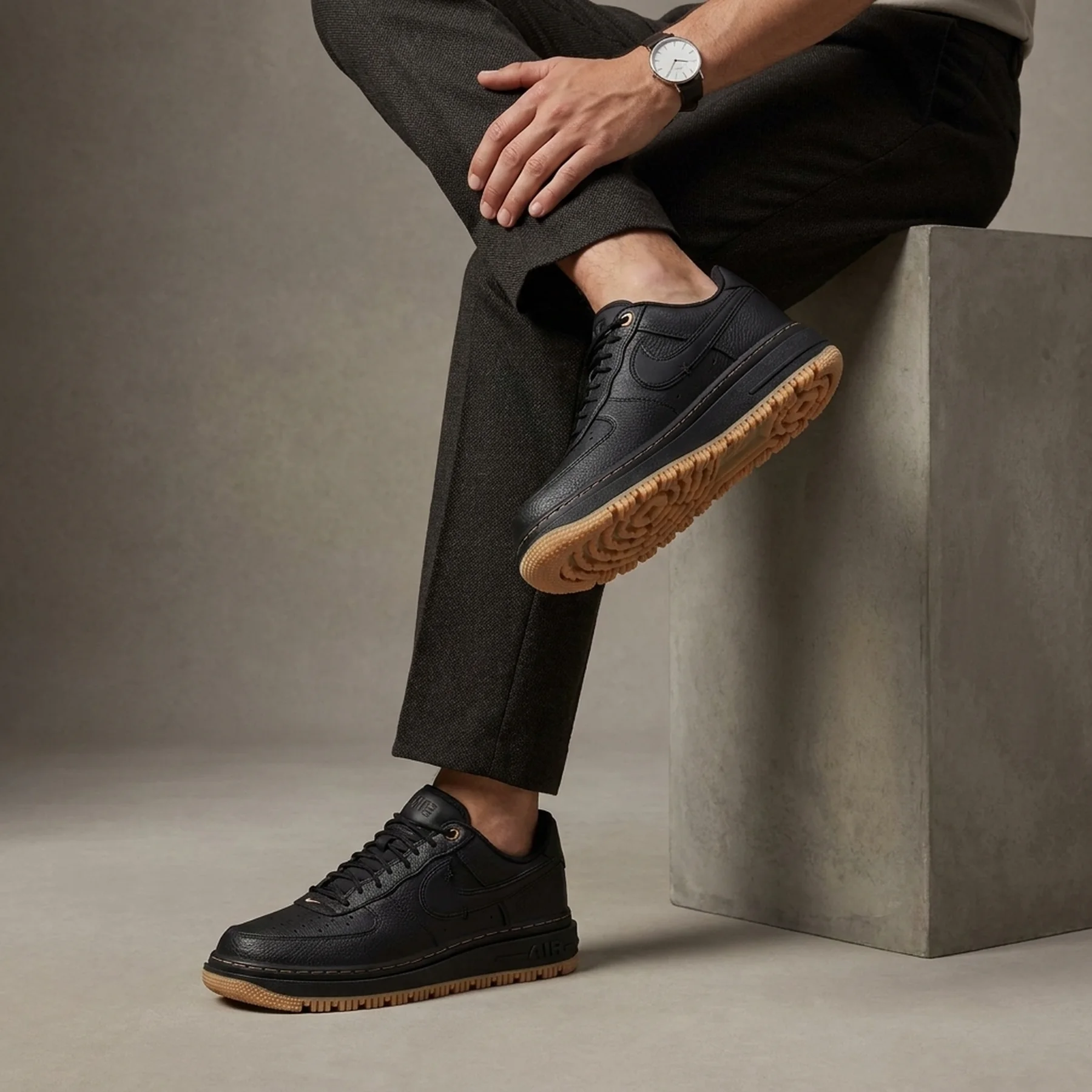 Кросівки чоловічі Nike Air Force 1 Luxe (DB4109-001)