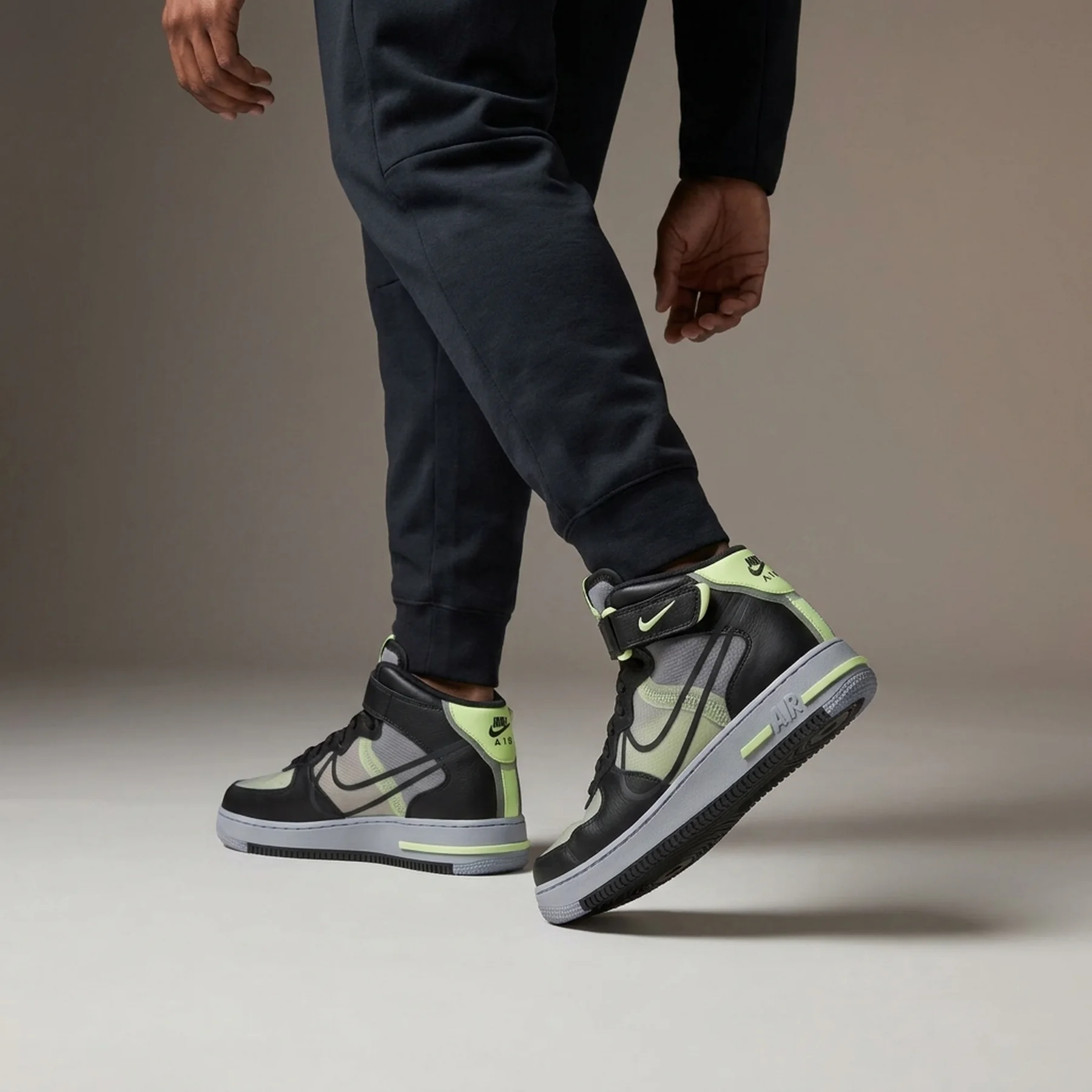 Кросівки чоловічі Nike Air Force 1 Mid React (DQ1872-100)