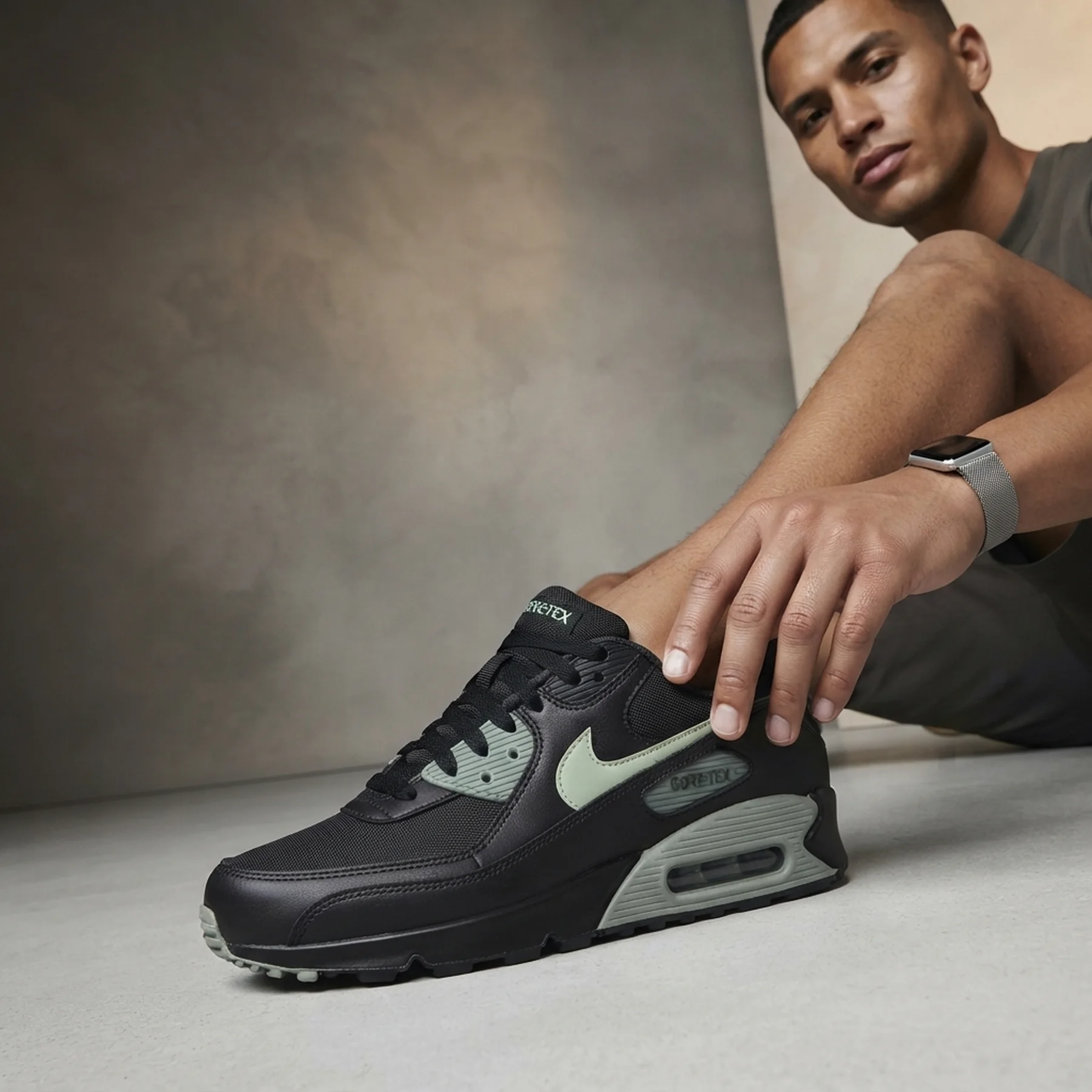 Кросівки чоловічі Nike Air Max 90 Gore-Tex (FD5810-001)