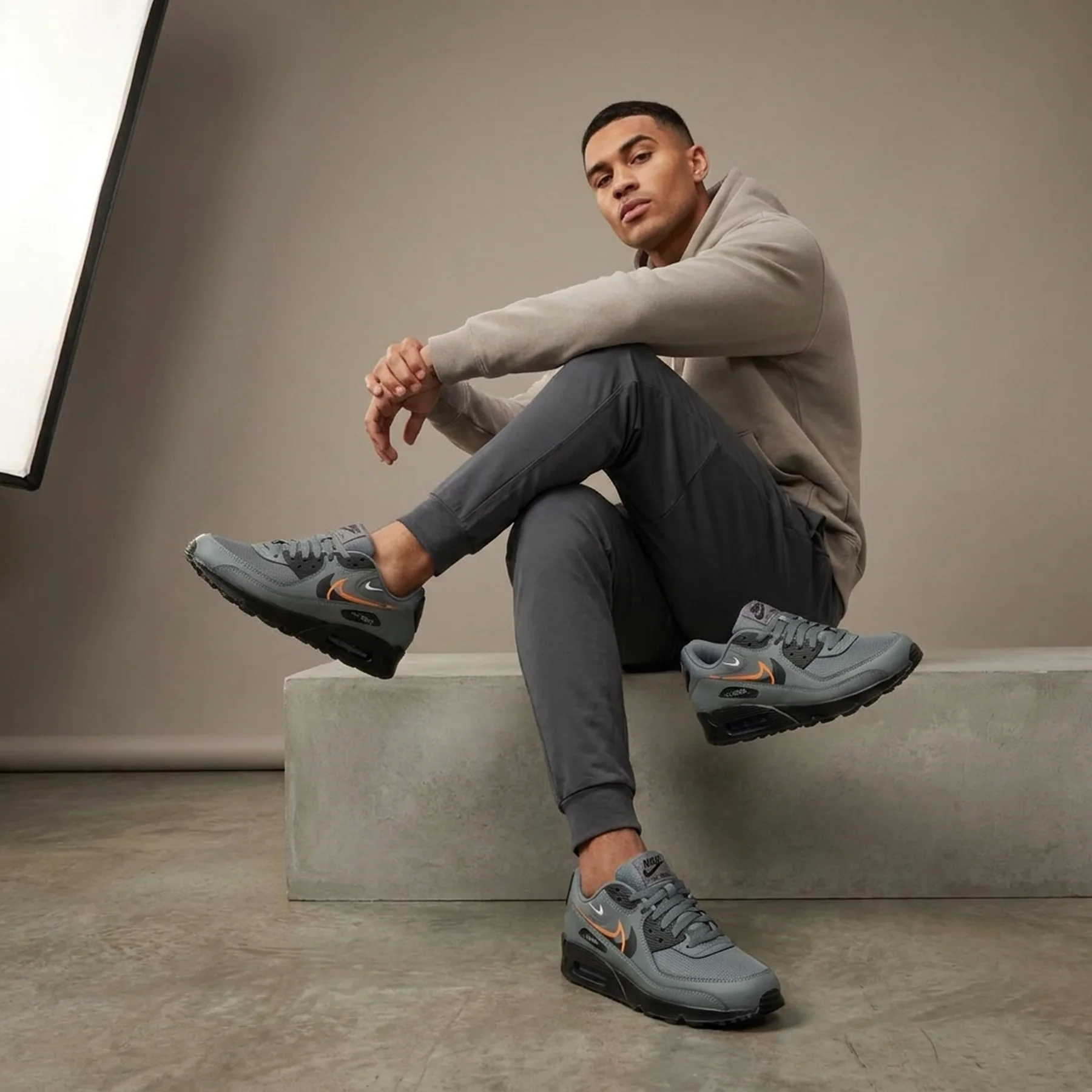 Кросівки чоловічі Nike Air Max 90 Shoes (FN7810-001)