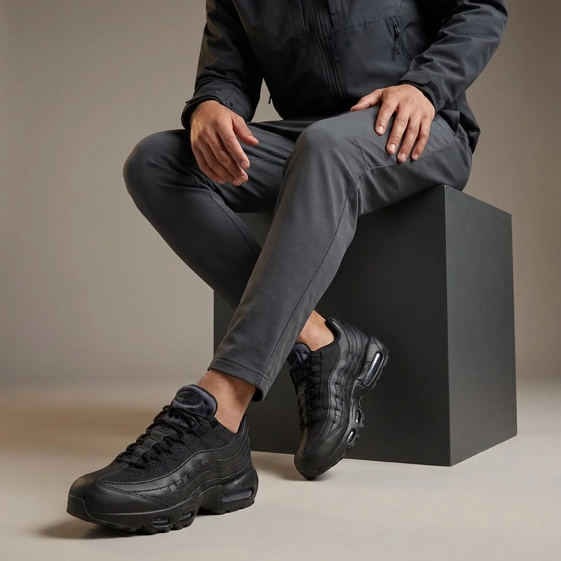 Кросівки чоловічі Nike Air Max 95 Essential (CI3705-001)