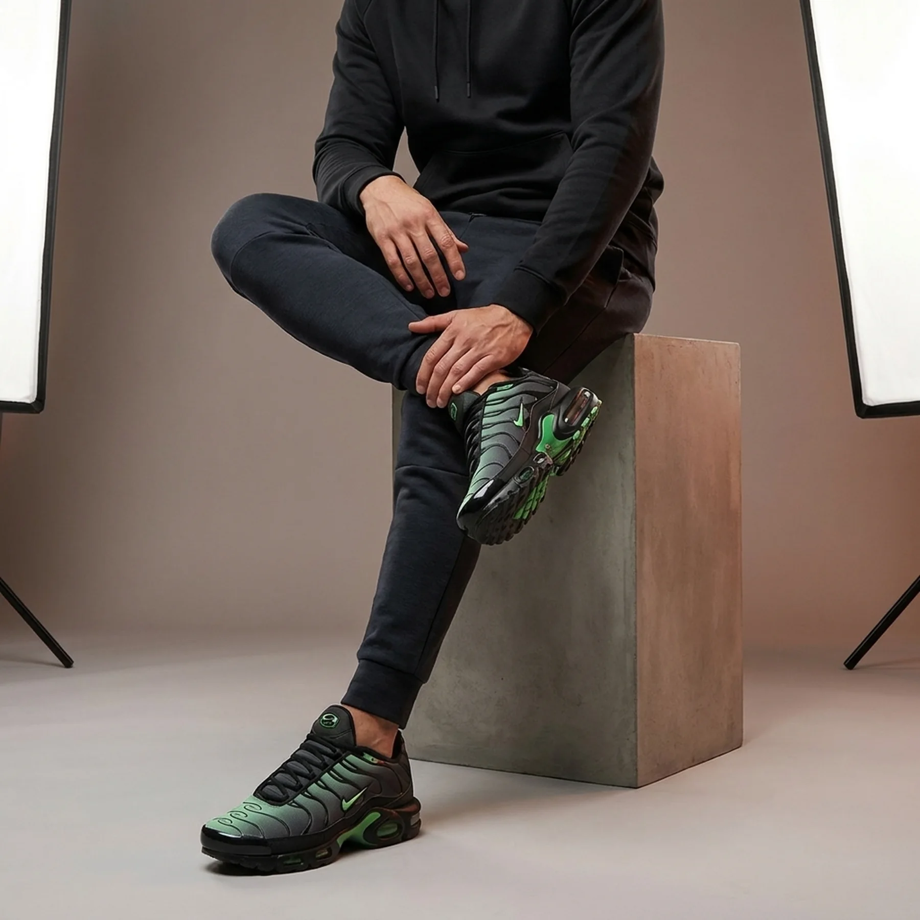 Кросівки чоловічі Nike Air Max Black/Green (HQ4681-010)