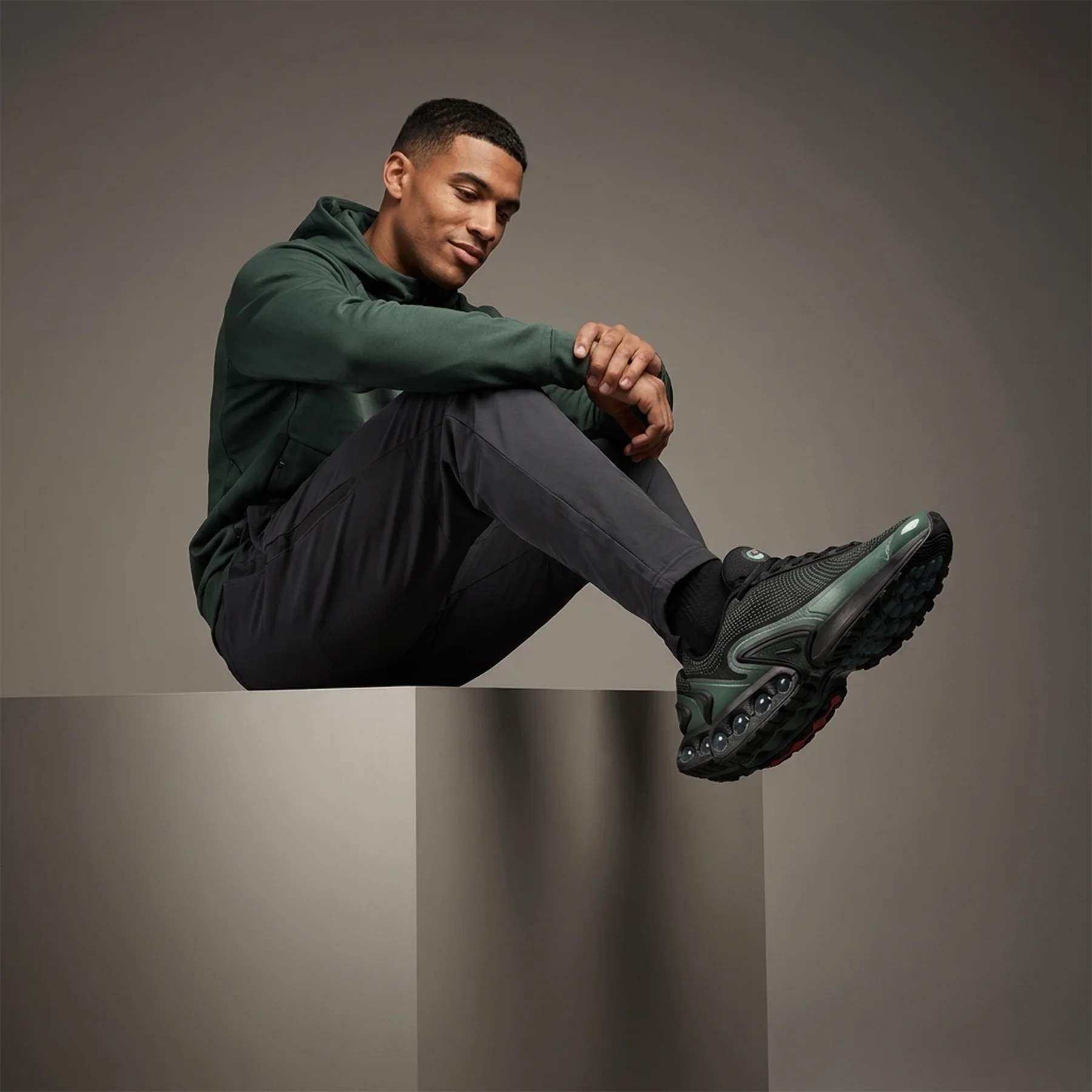 Кросівки чоловічі Nike Air Max DN Black Clay Green