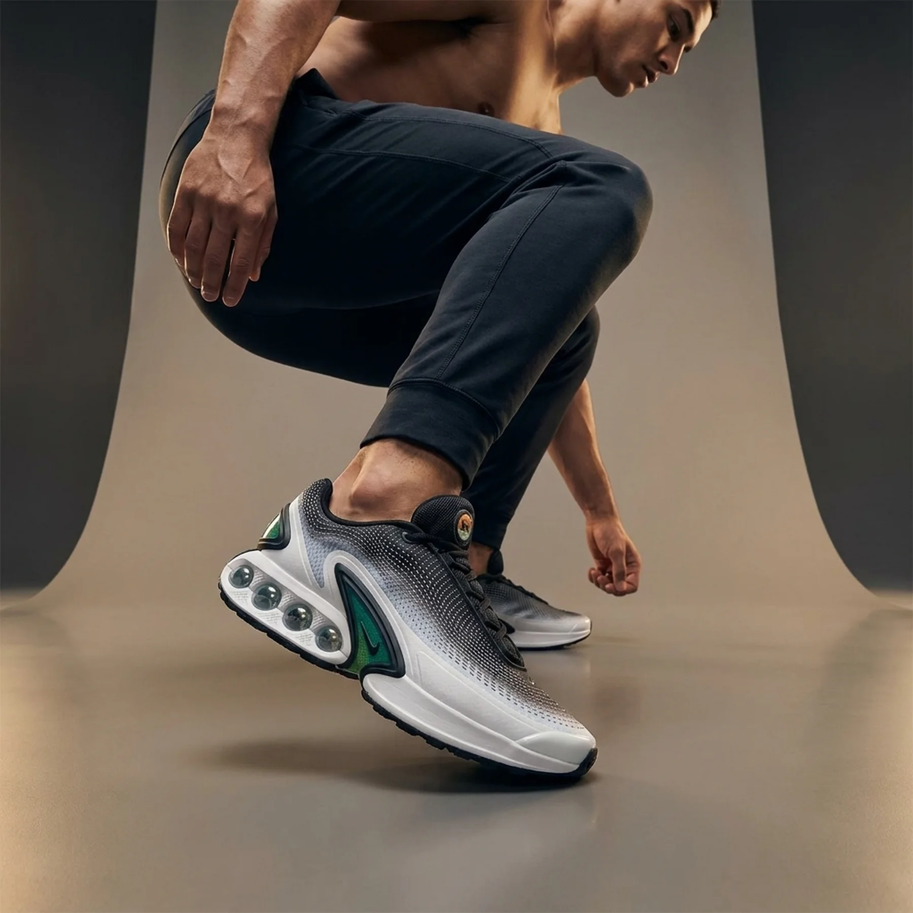 Кросівки чоловічі Nike Air Max Dn Brown/White (HF5531-001)