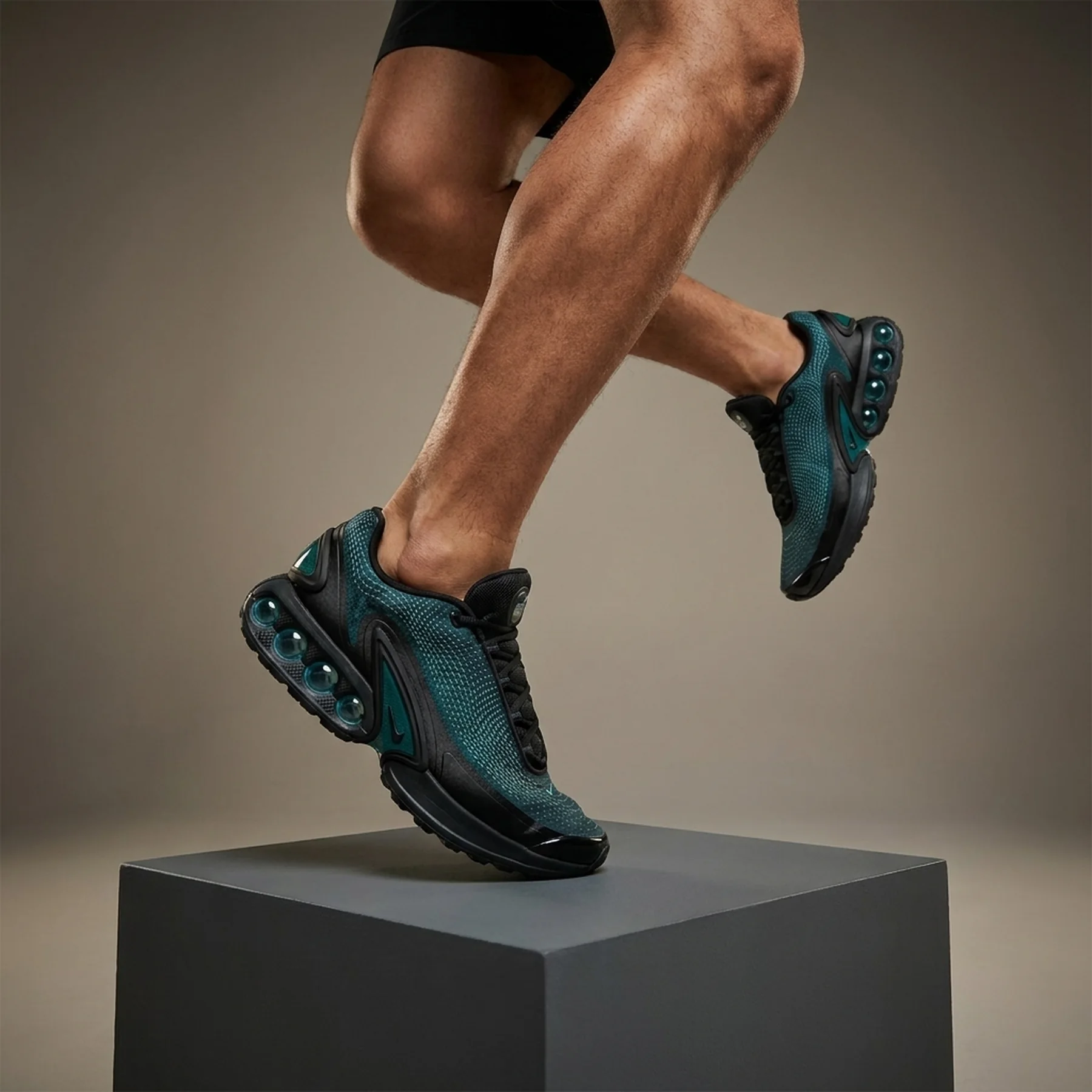 Кросівки чоловічі Nike Air Max Dn Essential (HV5235-001)