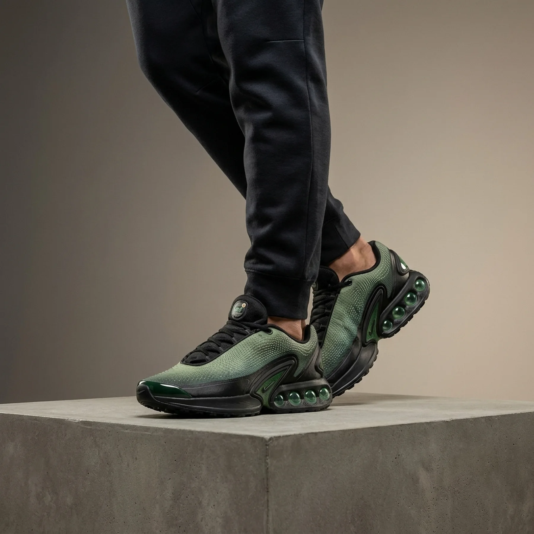 Кросівки чоловічі Nike Air Max Dn (HV3521-700)