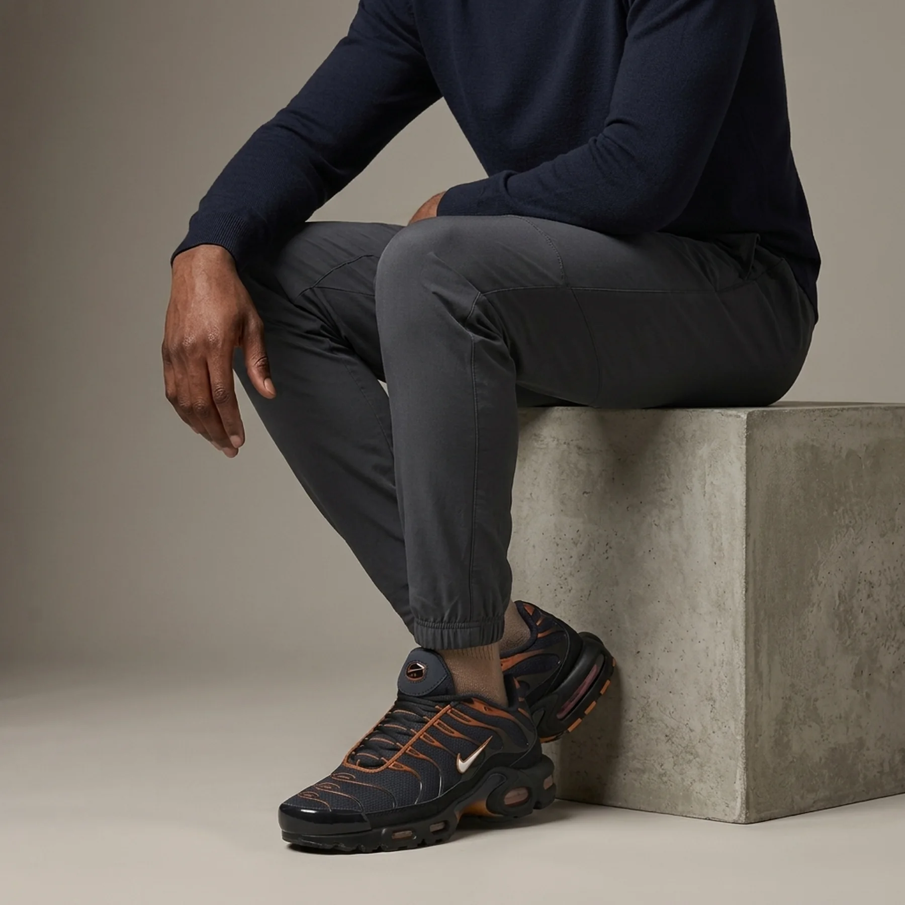 Кросівки чоловічі Nike Air Max Plus Black/Orange