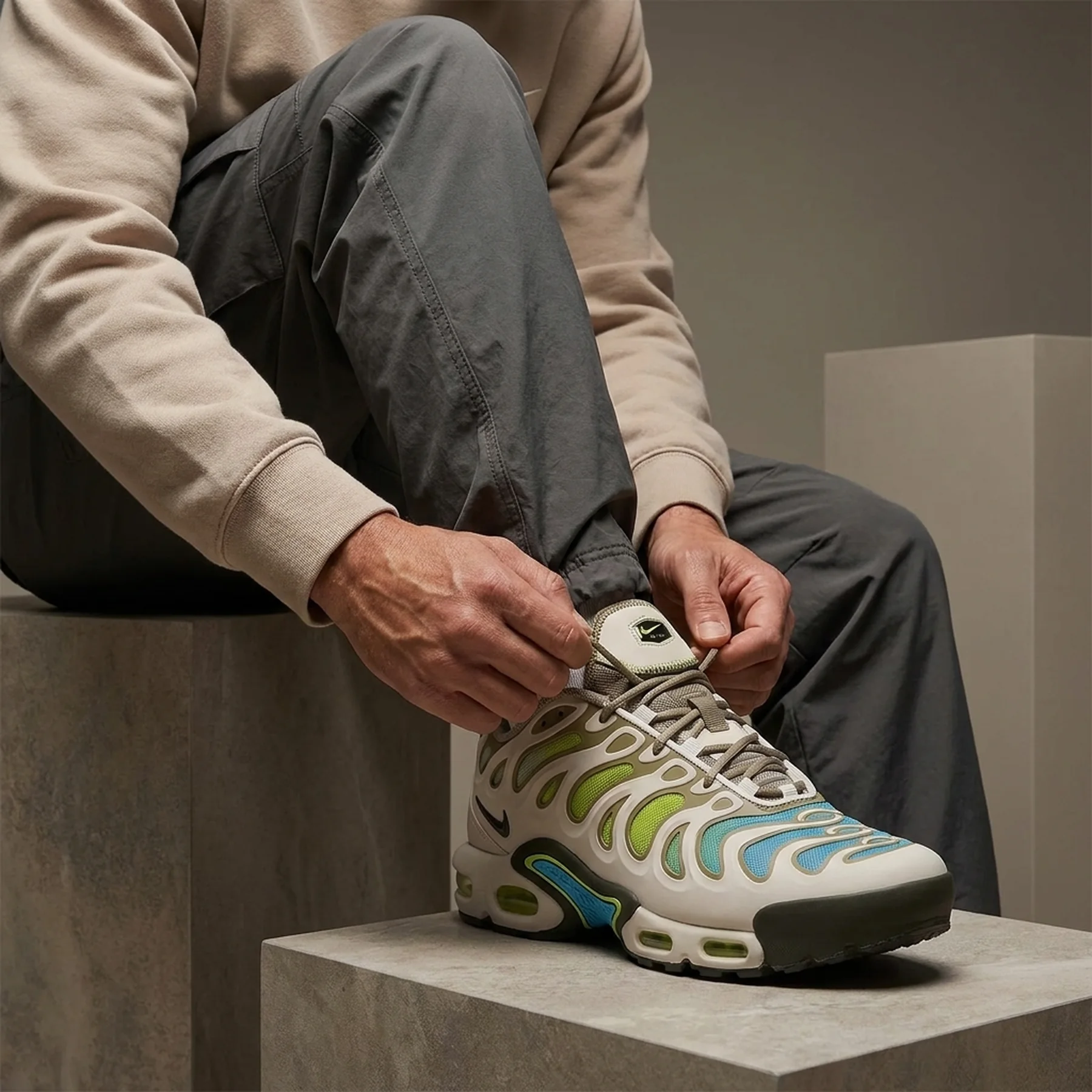 Кросівки чоловічі Nike Air Max Plus Drift (FD4290-008)