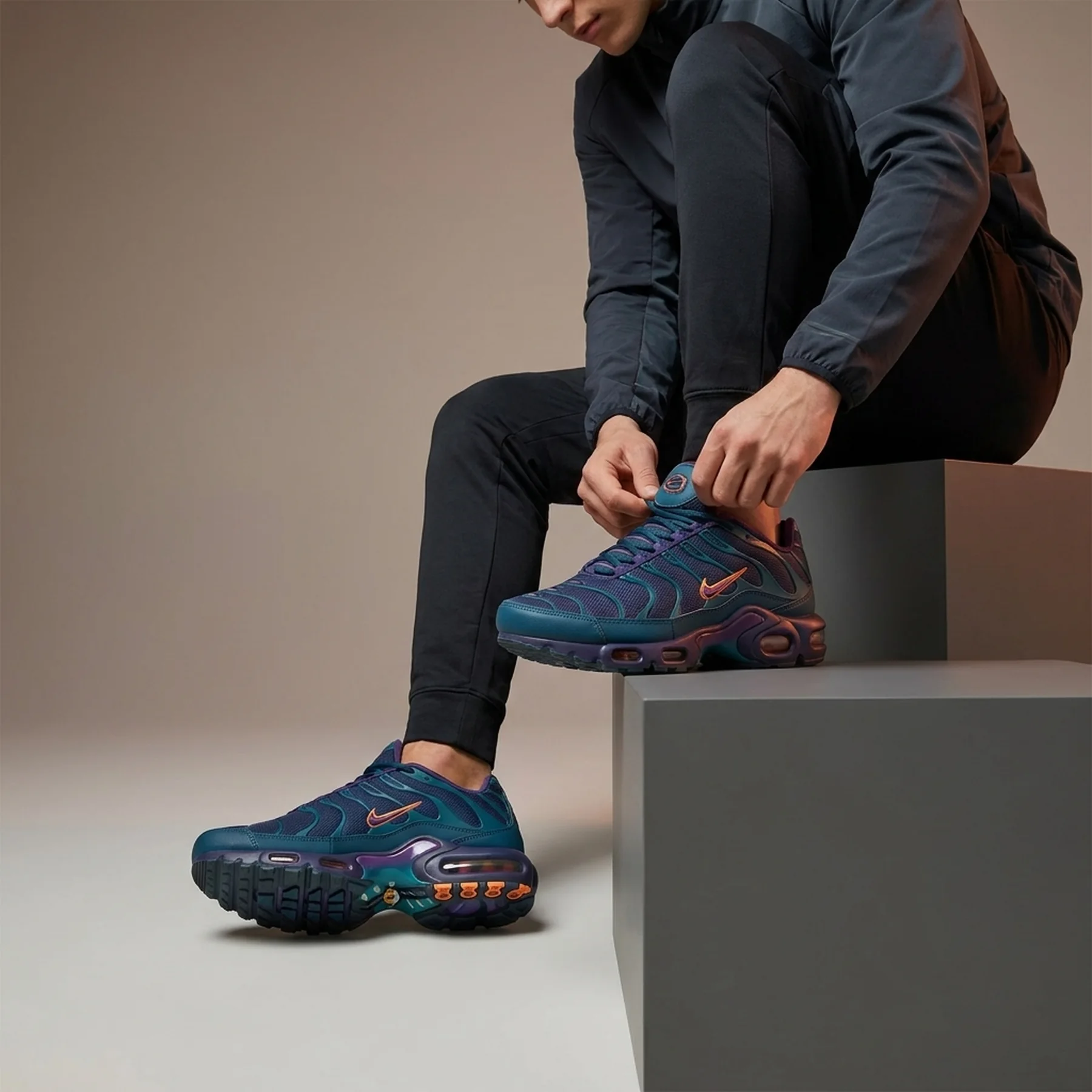 Кросівки чоловічі Nike Air Max Plus Drift (FD4290-400)