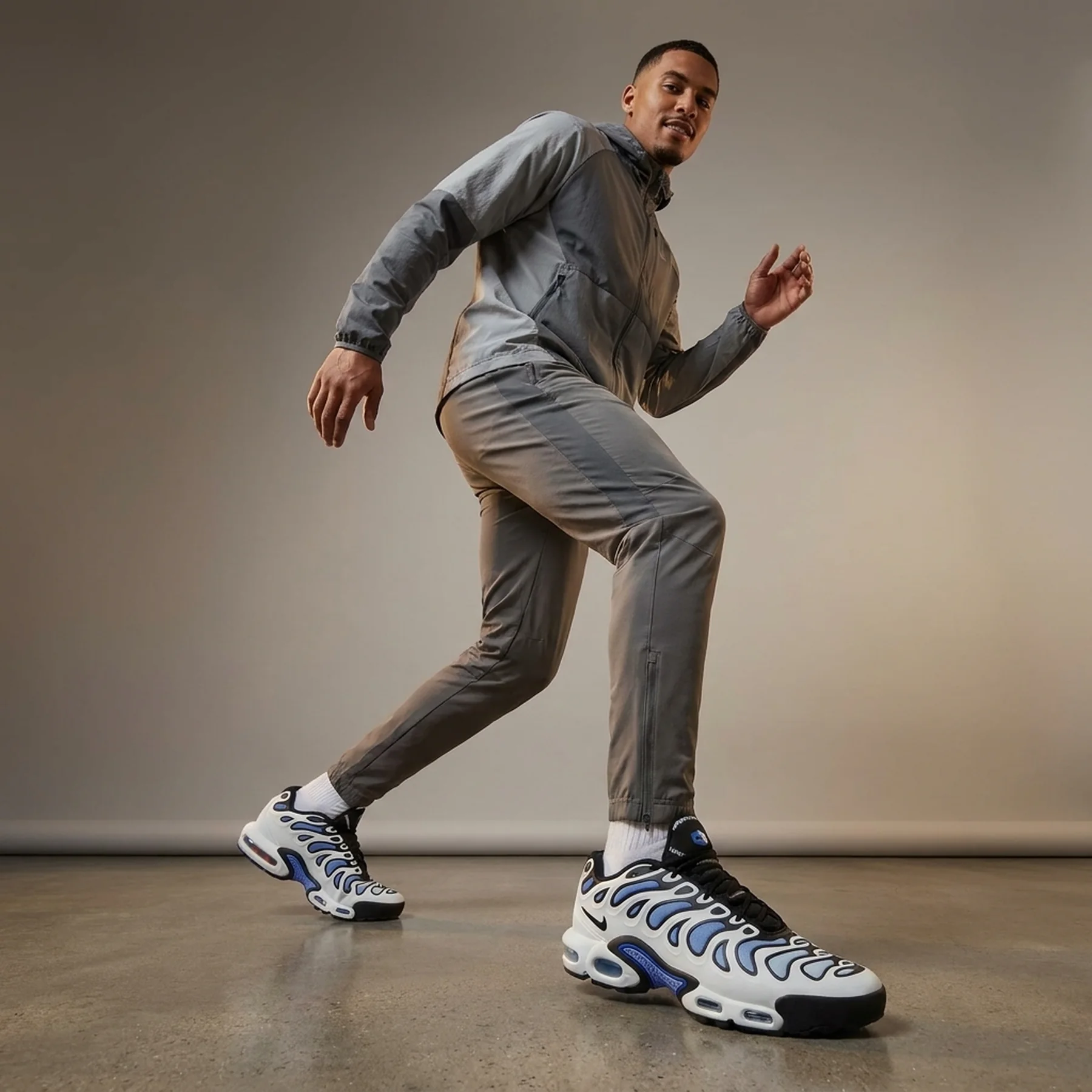Кросівки чоловічі Nike Air Max Plus Drift 'Summit White Royal Pulse'