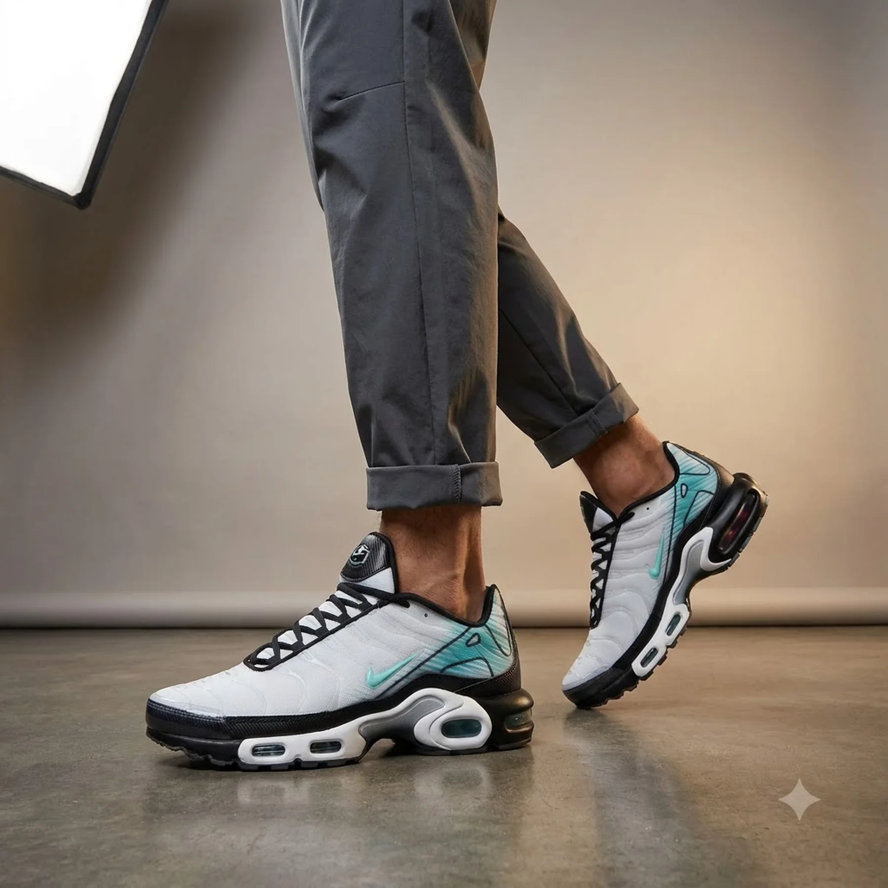 Кросівки чоловічі Nike Air Max Plus Mercurial Vapor (HV6225-100)
