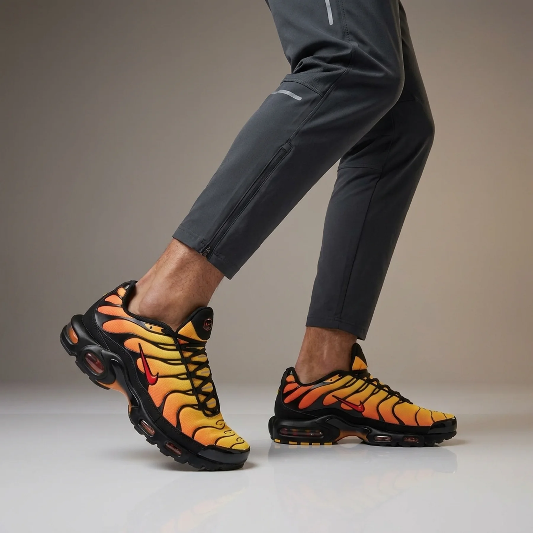 Кросівки чоловічі Nike Air Max Plus Sunset (HF0552-001)