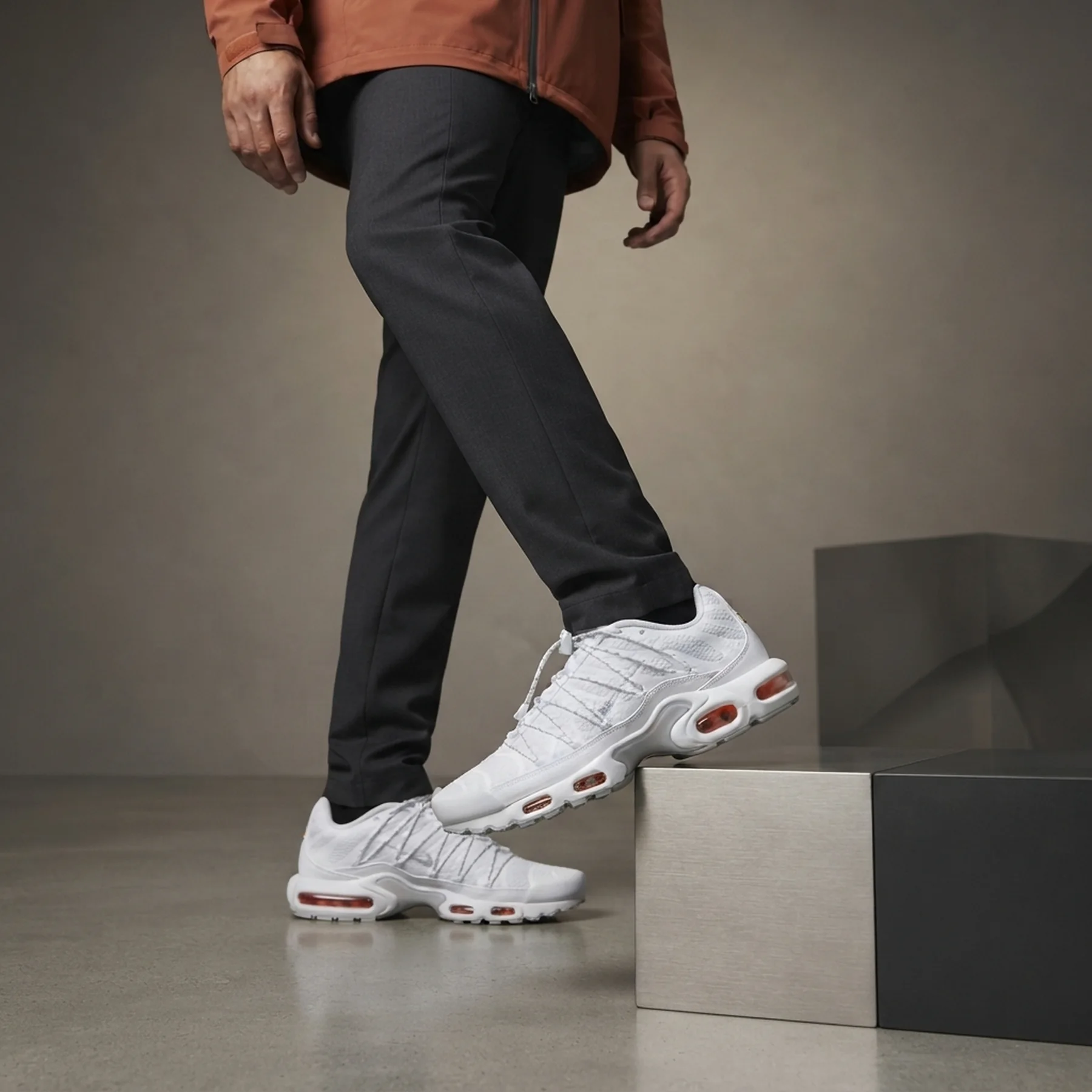 Кросівки чоловічі Nike Air Max Plus Tn (FJ4232-100)