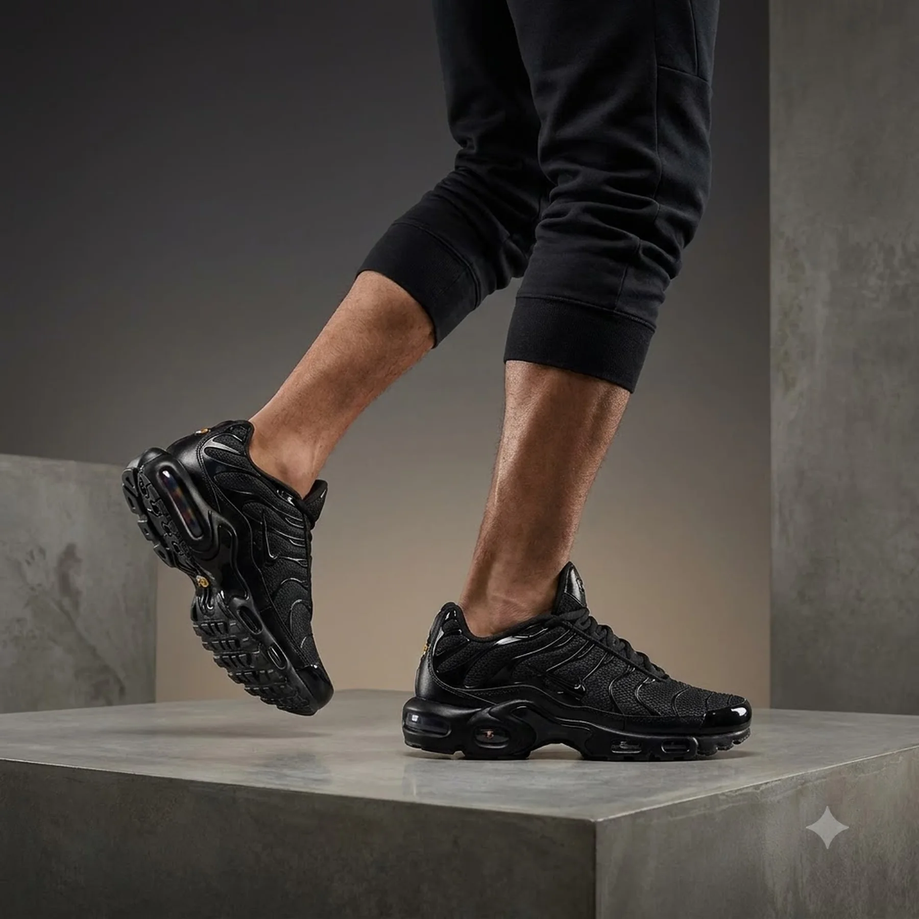 Кросівки чоловічі Nike Air Max Plus Triple (604133-050)