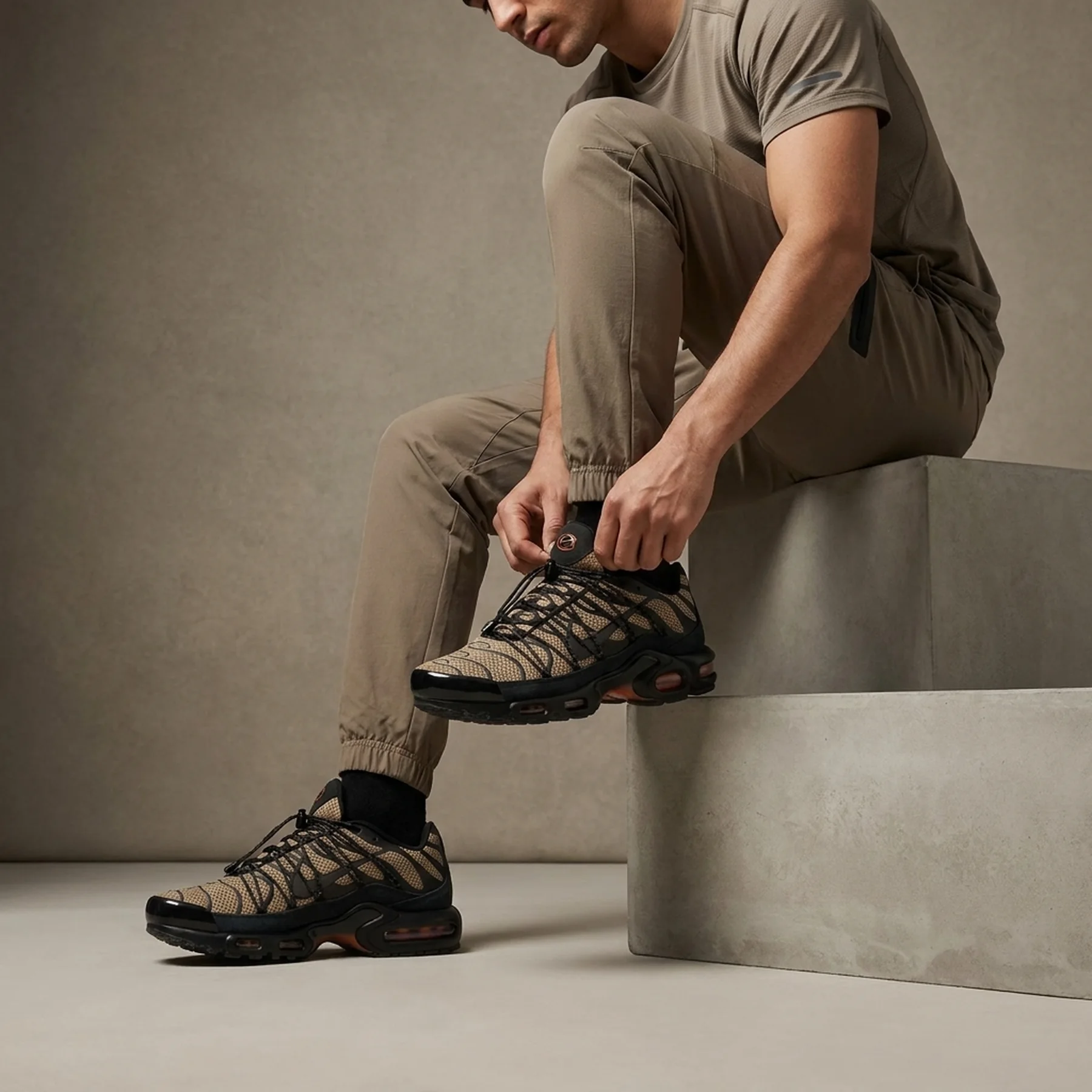 Кросівки чоловічі Nike Air Max Plus Utility Khaki Black (FD0670-200)