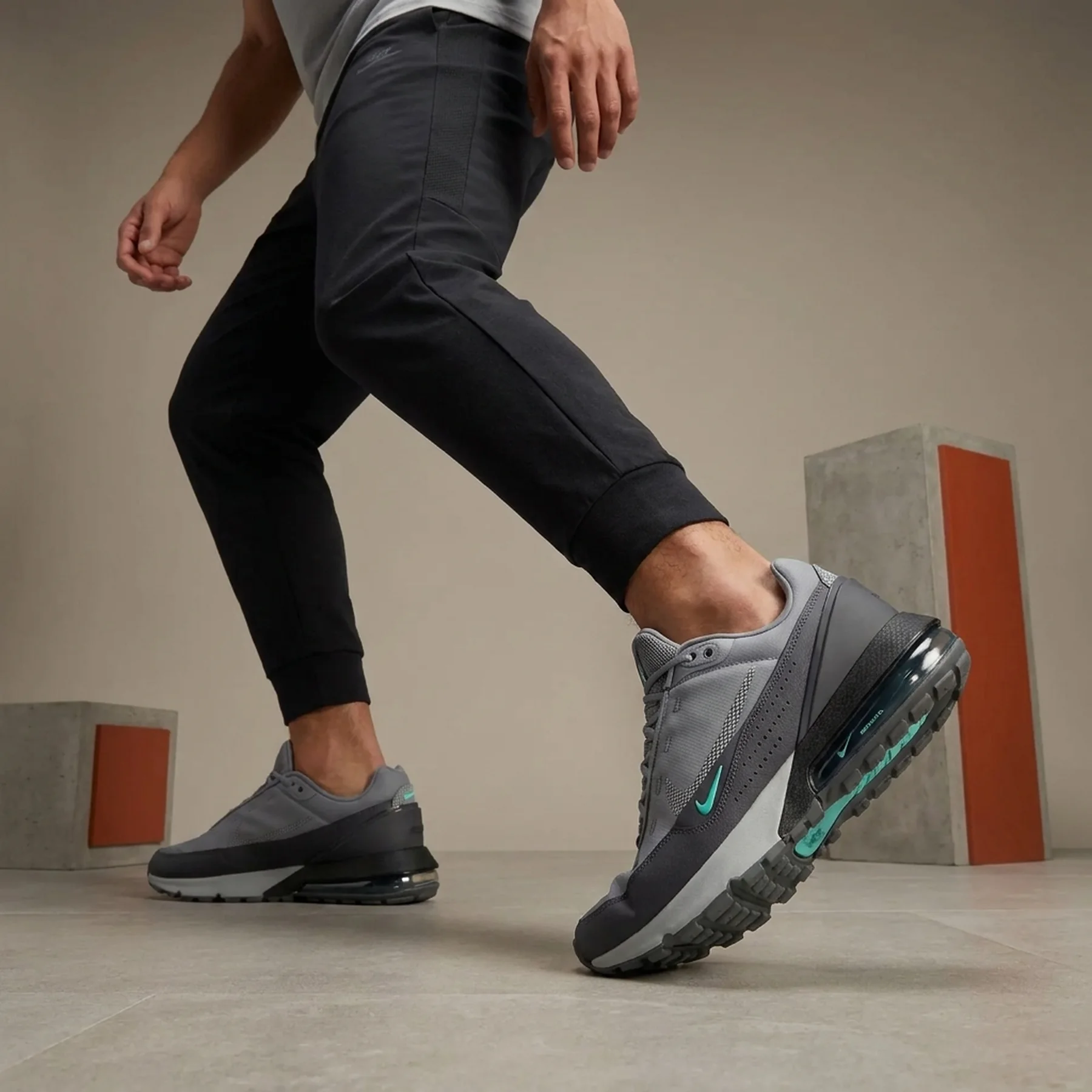 Кросівки чоловічі Nike Air Max Pulse (FZ2143-004)