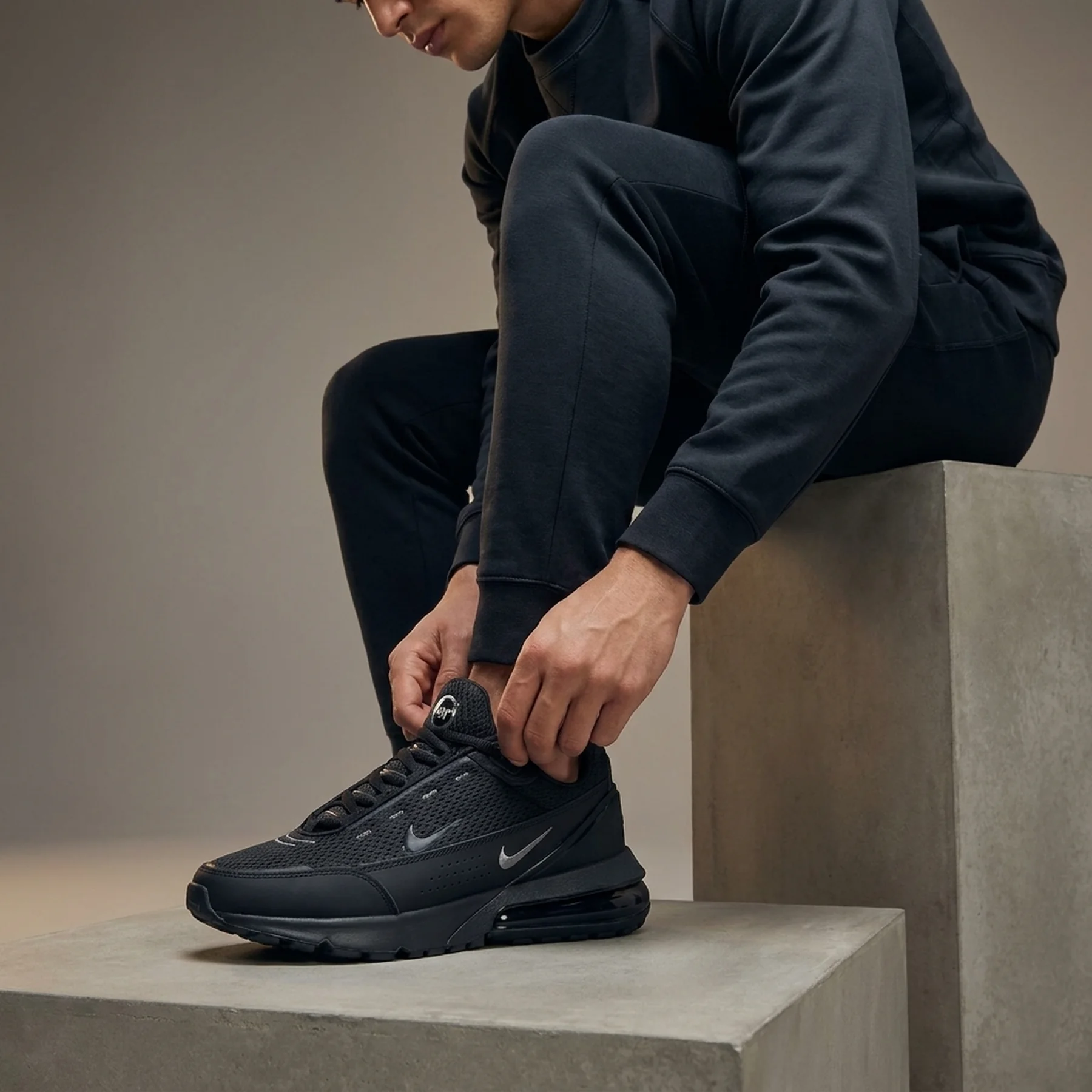 Кросівки чоловічі Nike Air Max Pulse Surfaces In A “Black/Anthracite” Colorway (DR0453-003)