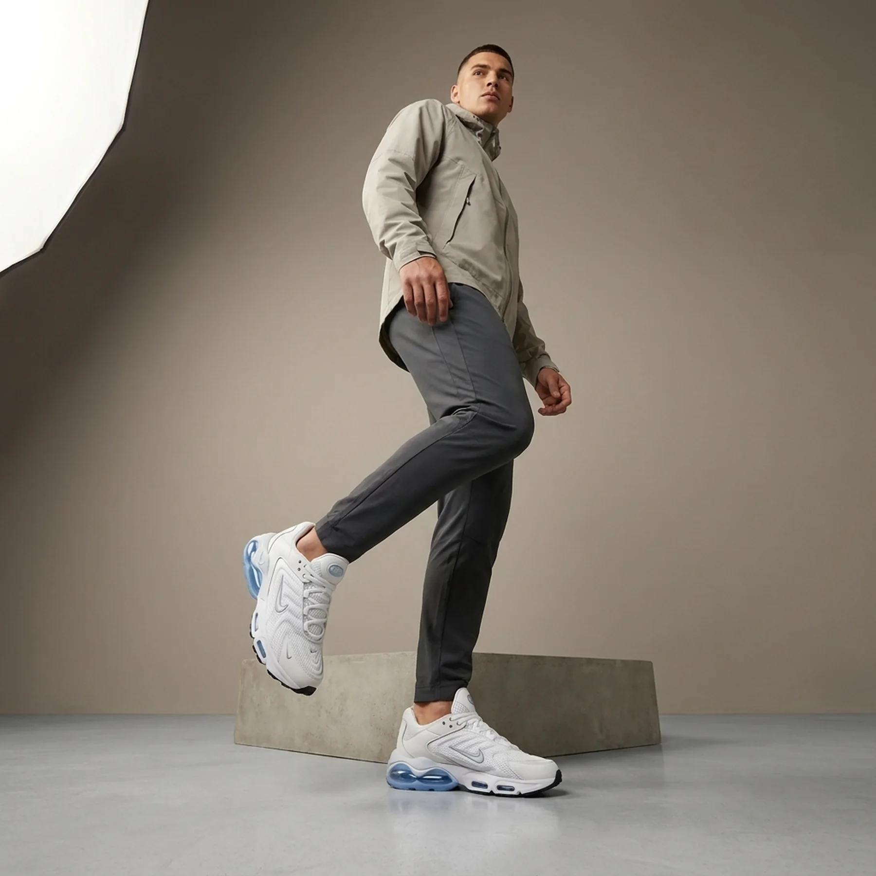 Кросівки чоловічі Nike Air Max Tw (DQ3984-102) — Взуття