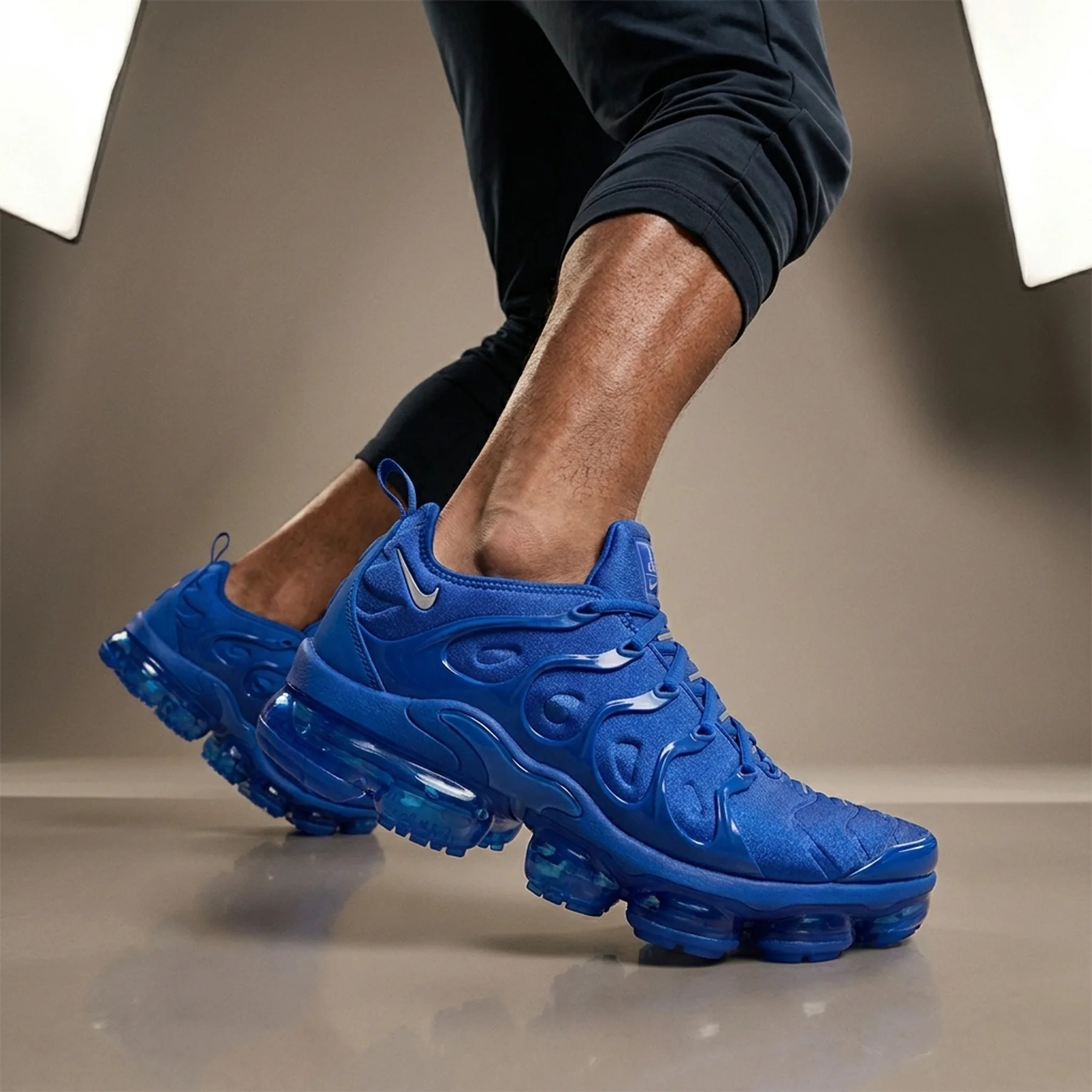 Кросівки чоловічі Nike Air Vapormax Plus (HJ9148-480)