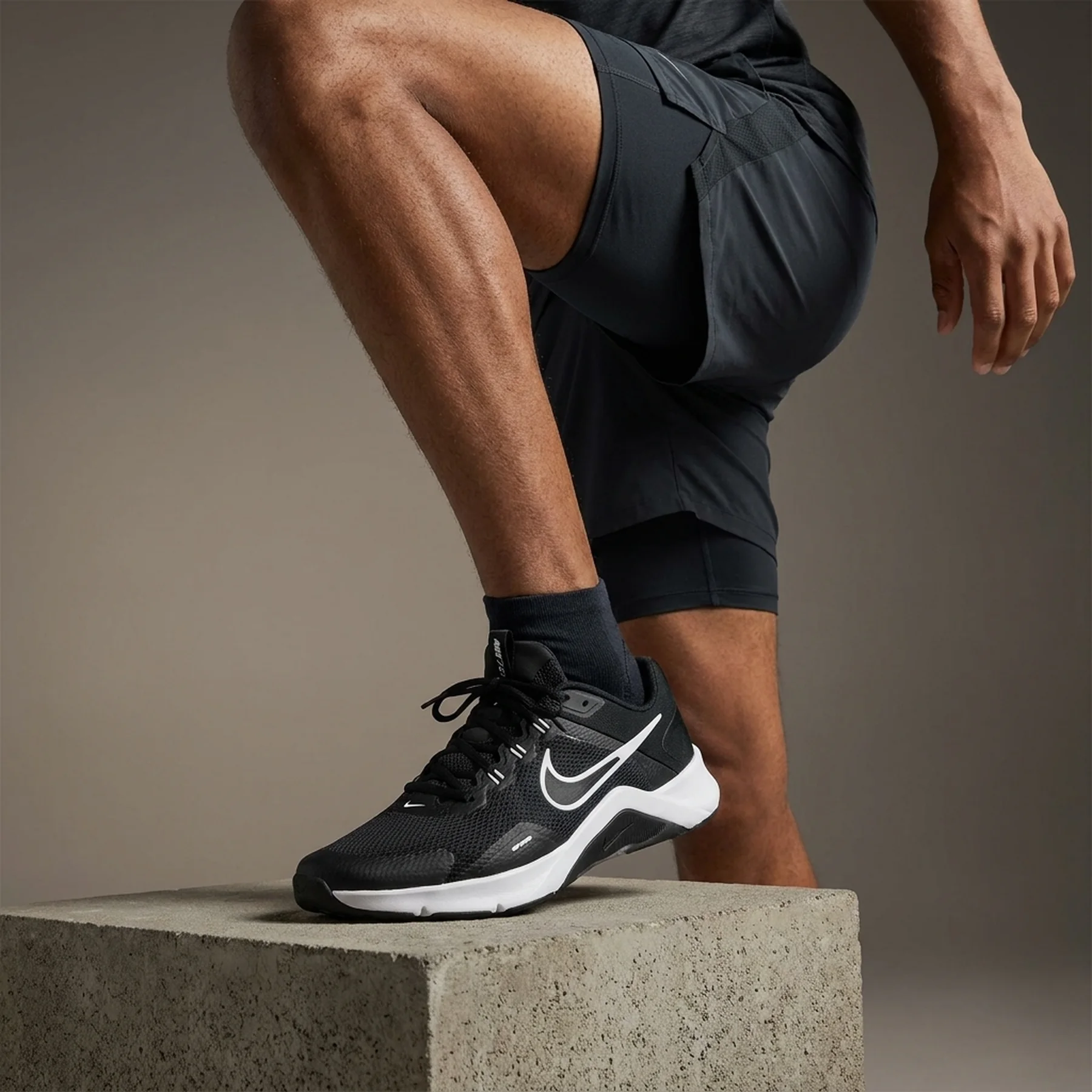 Кросівки для бігу чоловічі Nike Air Zoom Tr 1 (DX9016-002)