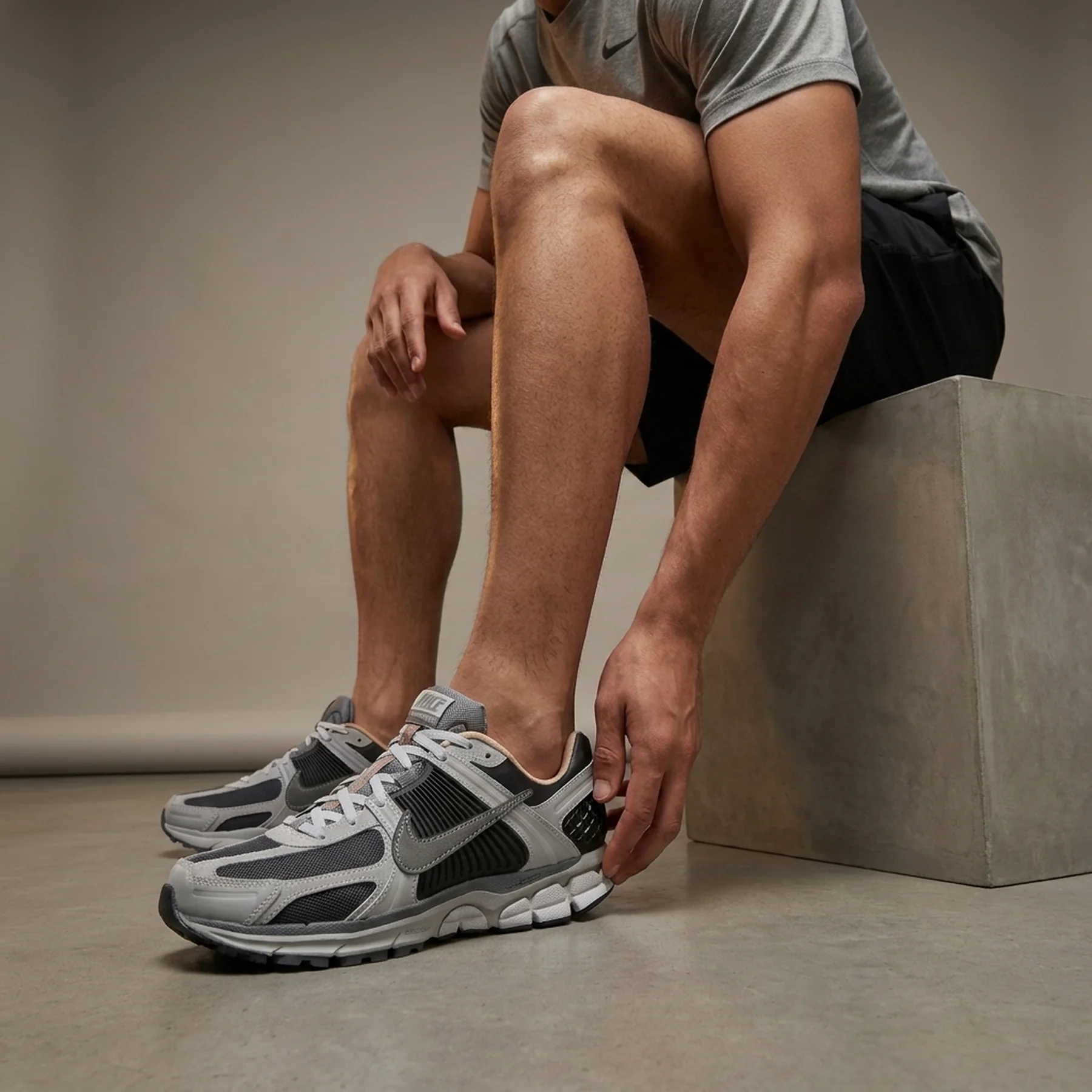 Кросівки чоловічі Nike Air Zoom Vomero 5 (HV5982-001)