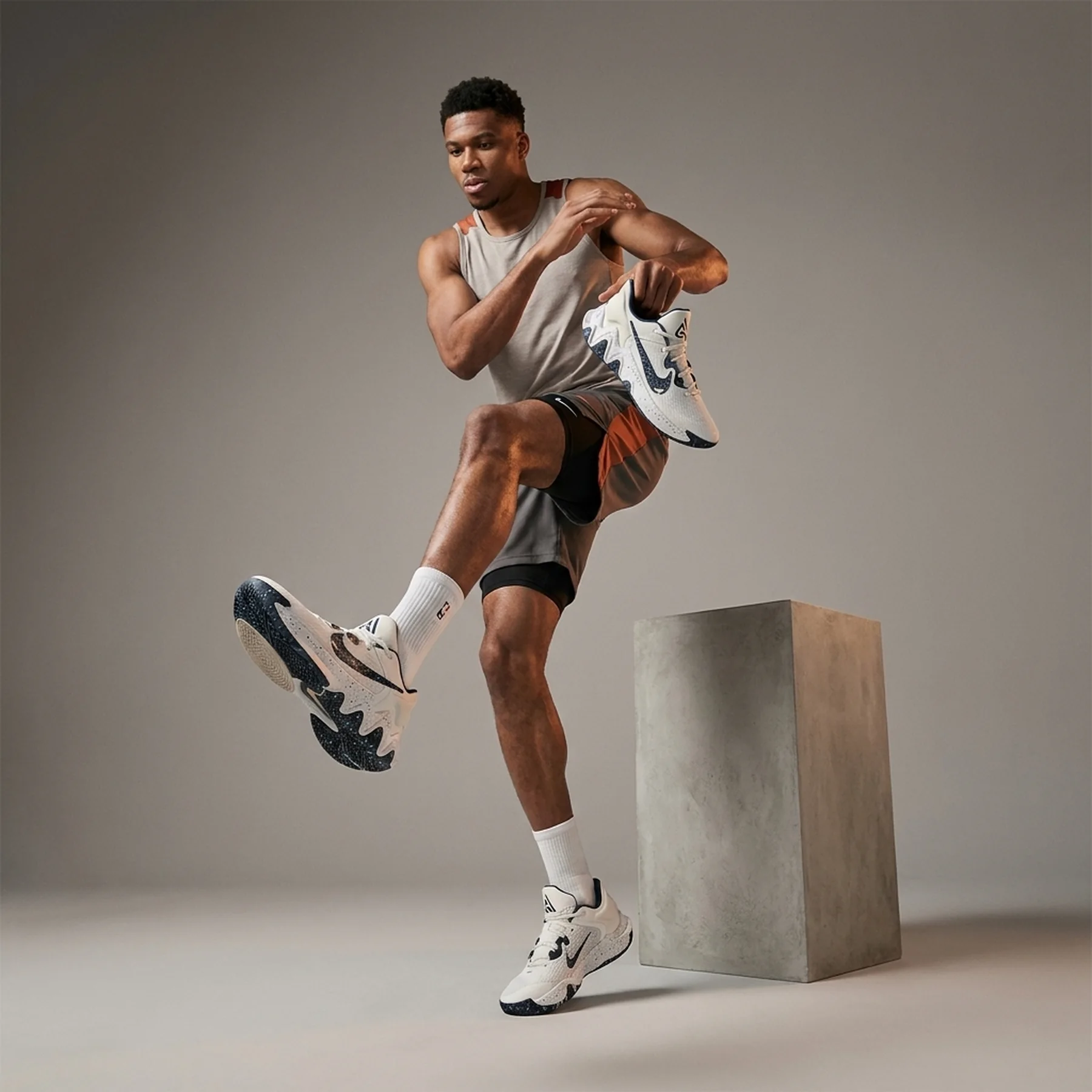 Кросівки унісекс Nike Giannis Freak 6 (FJ7792-001)