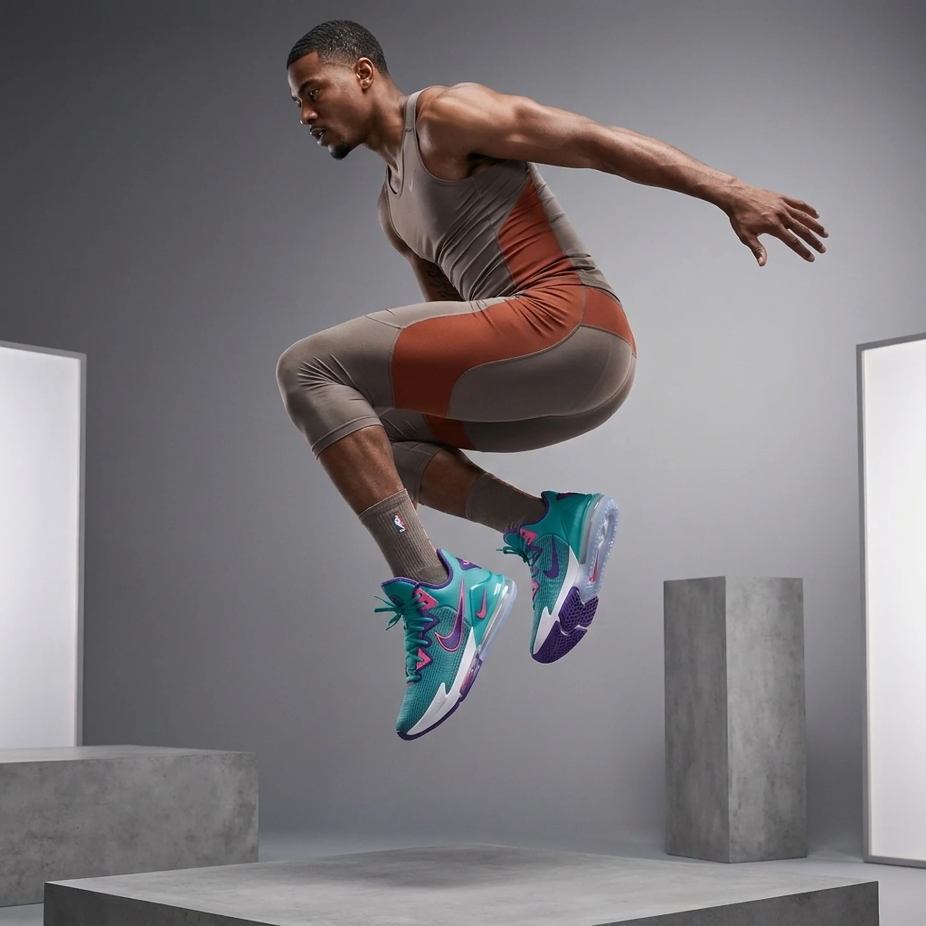 Кросівки чоловічі Nike Lebron Witness 6 (CZ4052-300)