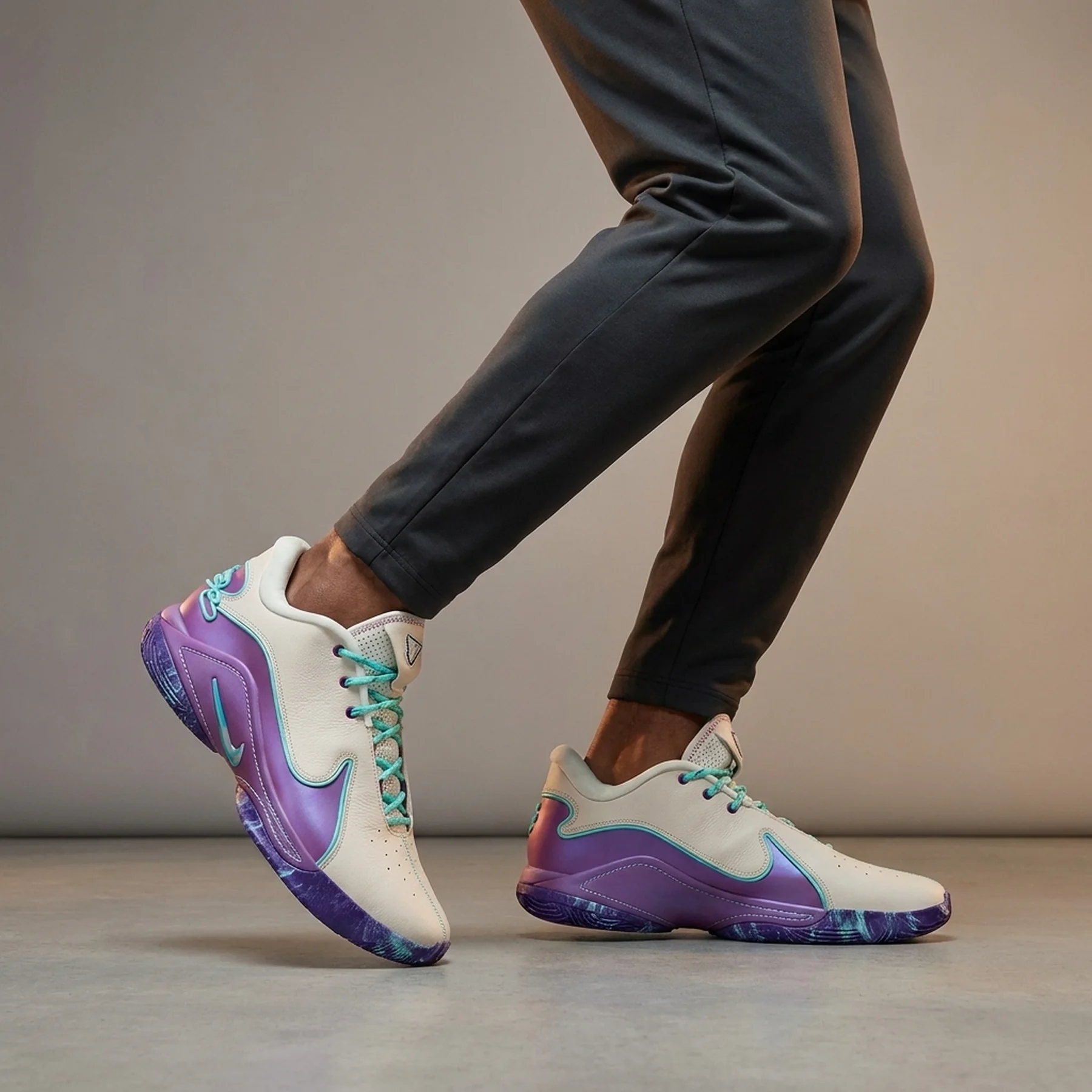 Кросівки чоловічі Nike Lebron Xxii (HV8454-001)