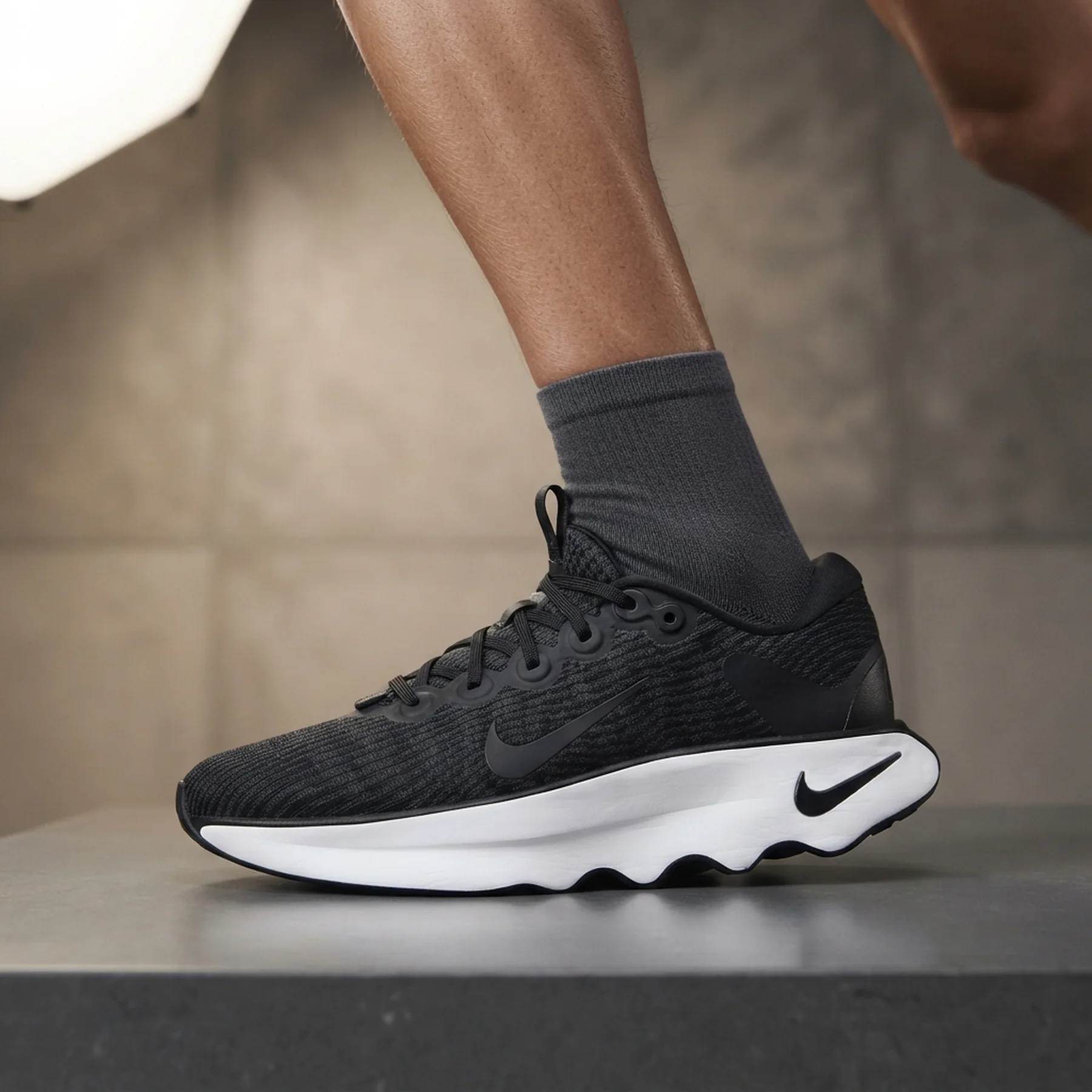 Кросівки чоловічі Nike Motiva (DV1237-001)