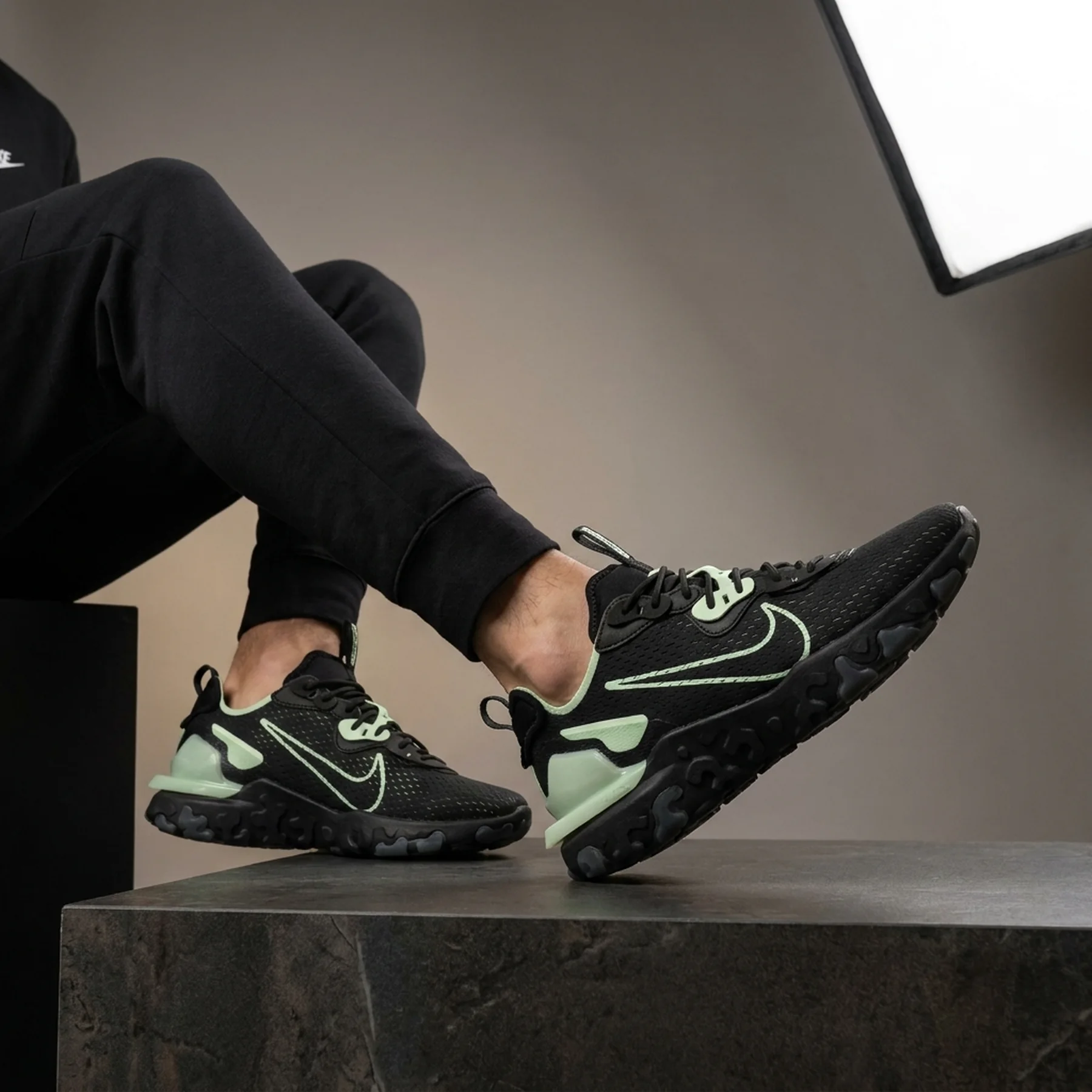 Кросівки чоловічі Nike React Vision (HQ3819-005)