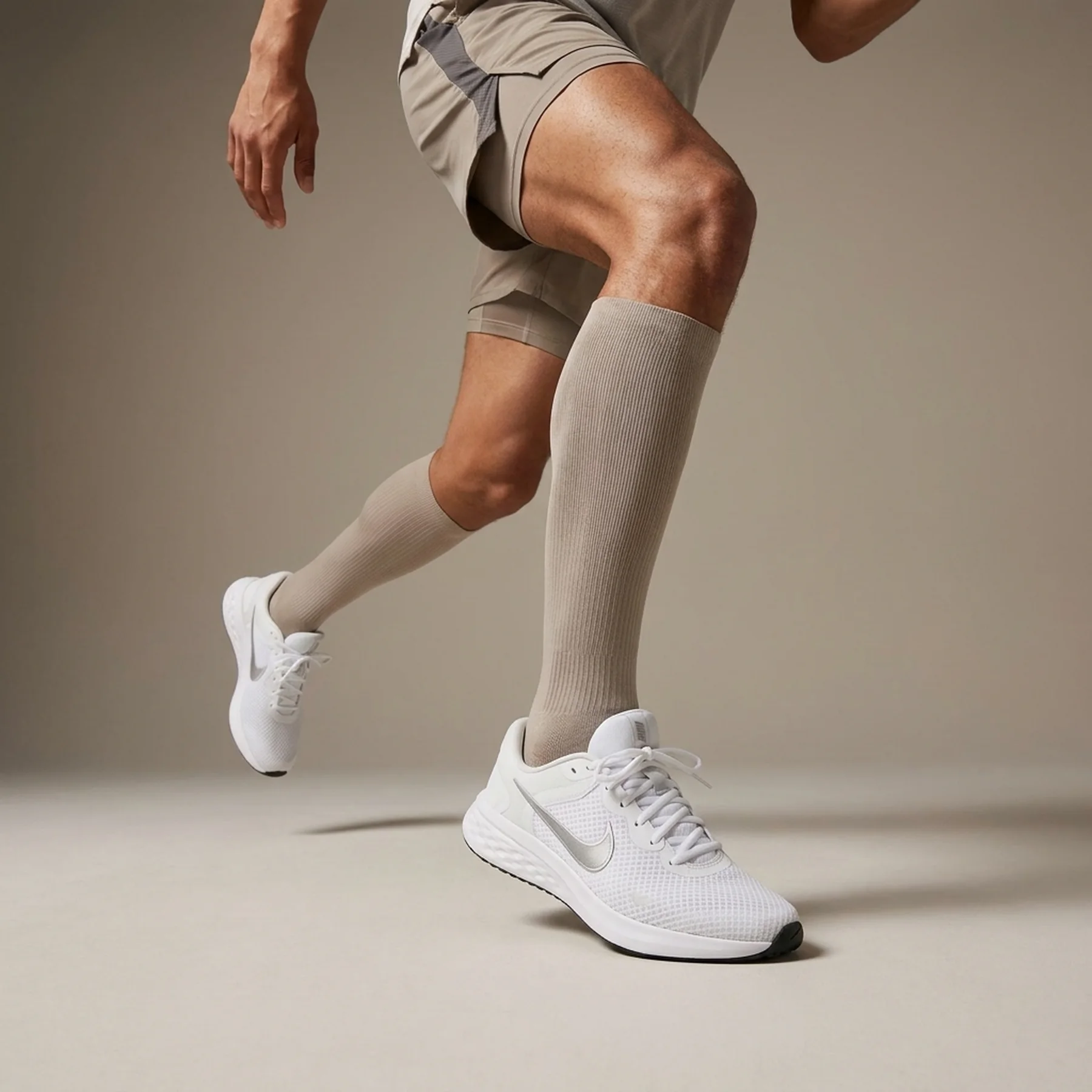 Кросівки чоловічі Nike Revolution 7 (FB2207-100) — Взуття