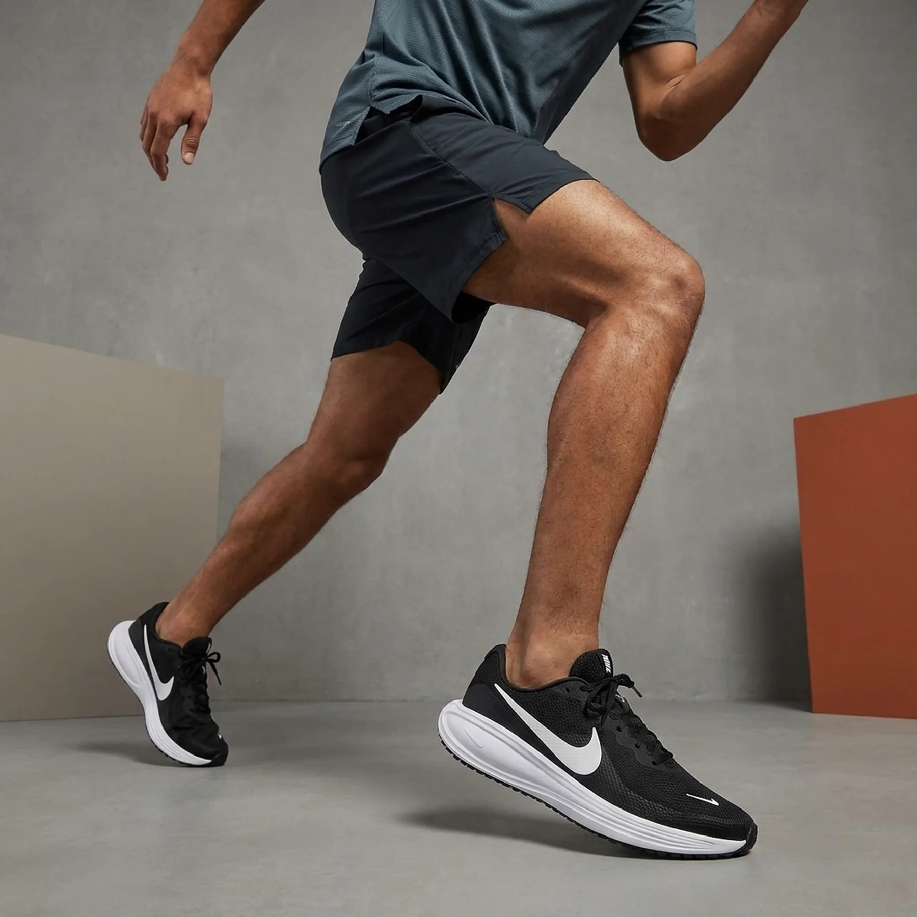 Кросівки чоловічі Nike Revolution 8 (HJ9198-003)