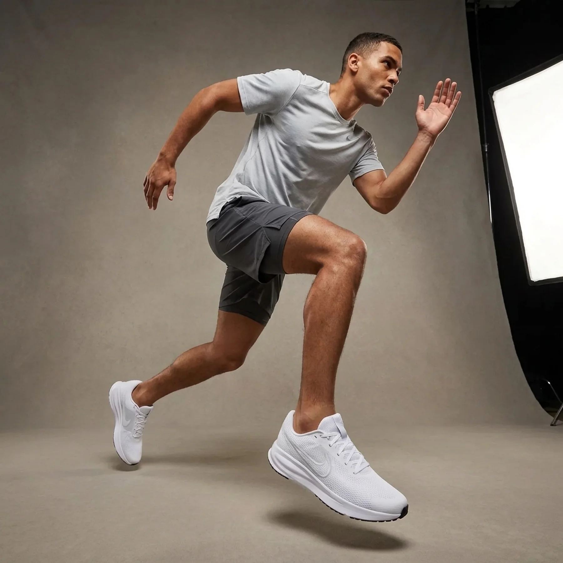 Кросівки чоловічі Nike Run Defy White (HM9594-100)