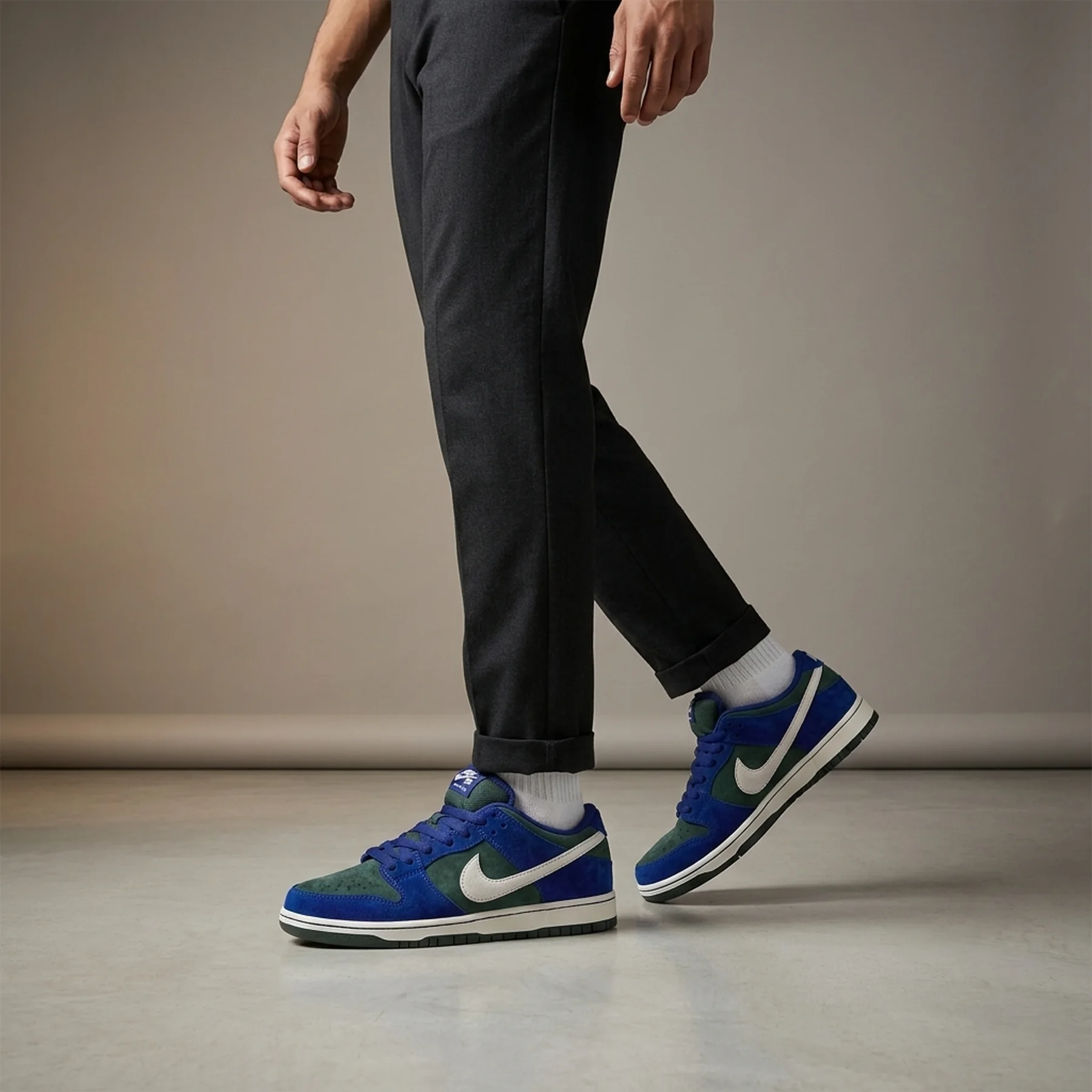 Кросівки чоловічі Nike Sb Dunk Low Pro (HF3704-400)