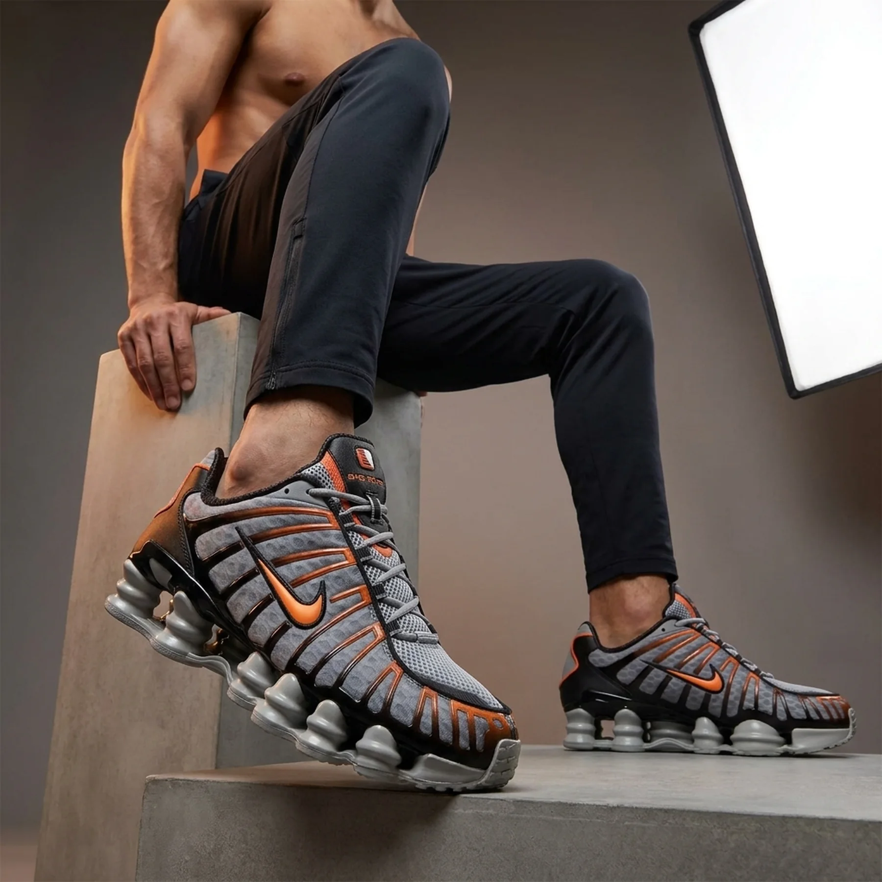 Кросівки чоловічі Nike Shox Tl Bright Mandarin (AV3595-011)