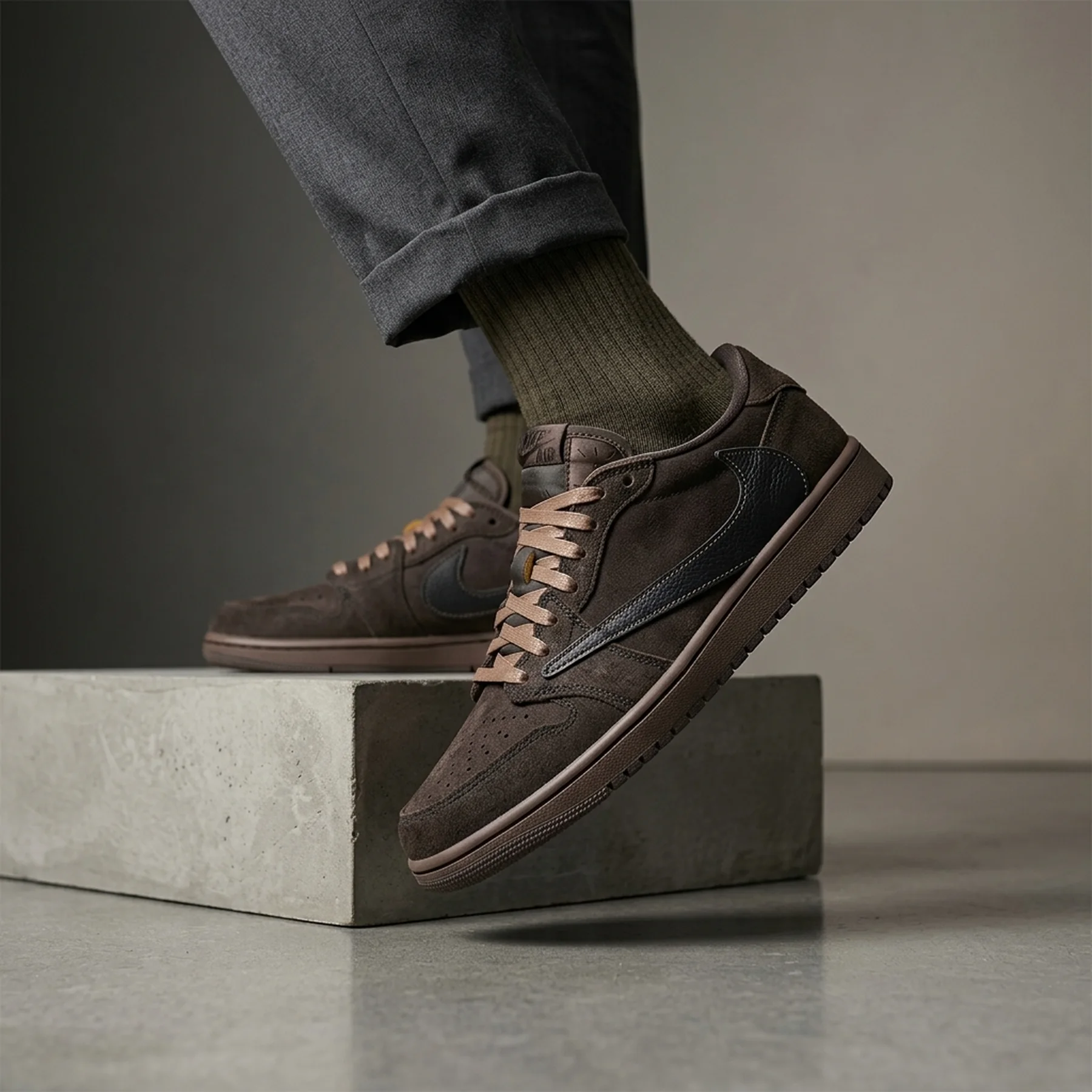Кросівки чоловічі Nike Travis Scott x Air Jordan 1 Retro Low OG SP 'Velvet Brown'