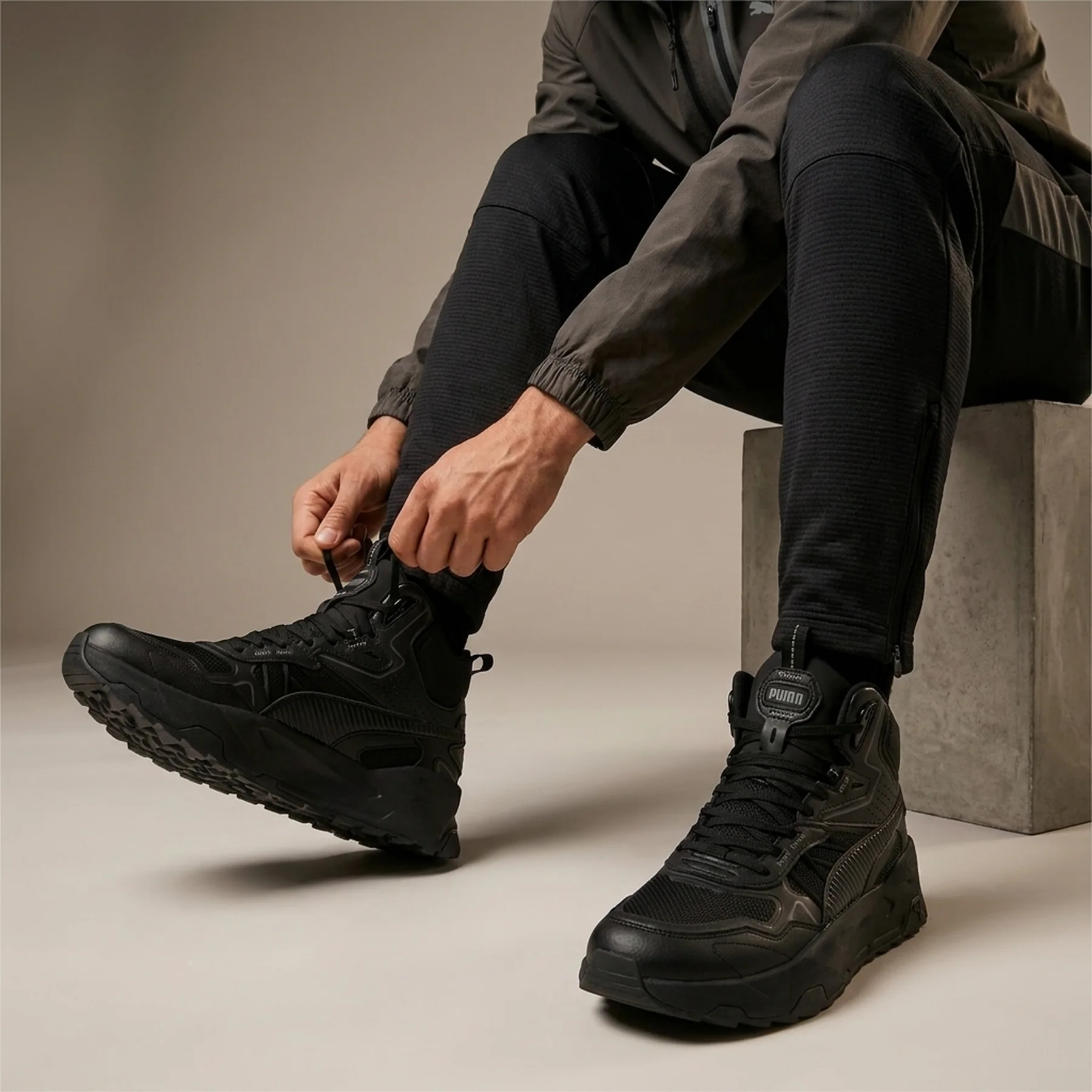 Кросівки чоловічі Nike Trinity Mid Hybrid (392327_01) — Взуття